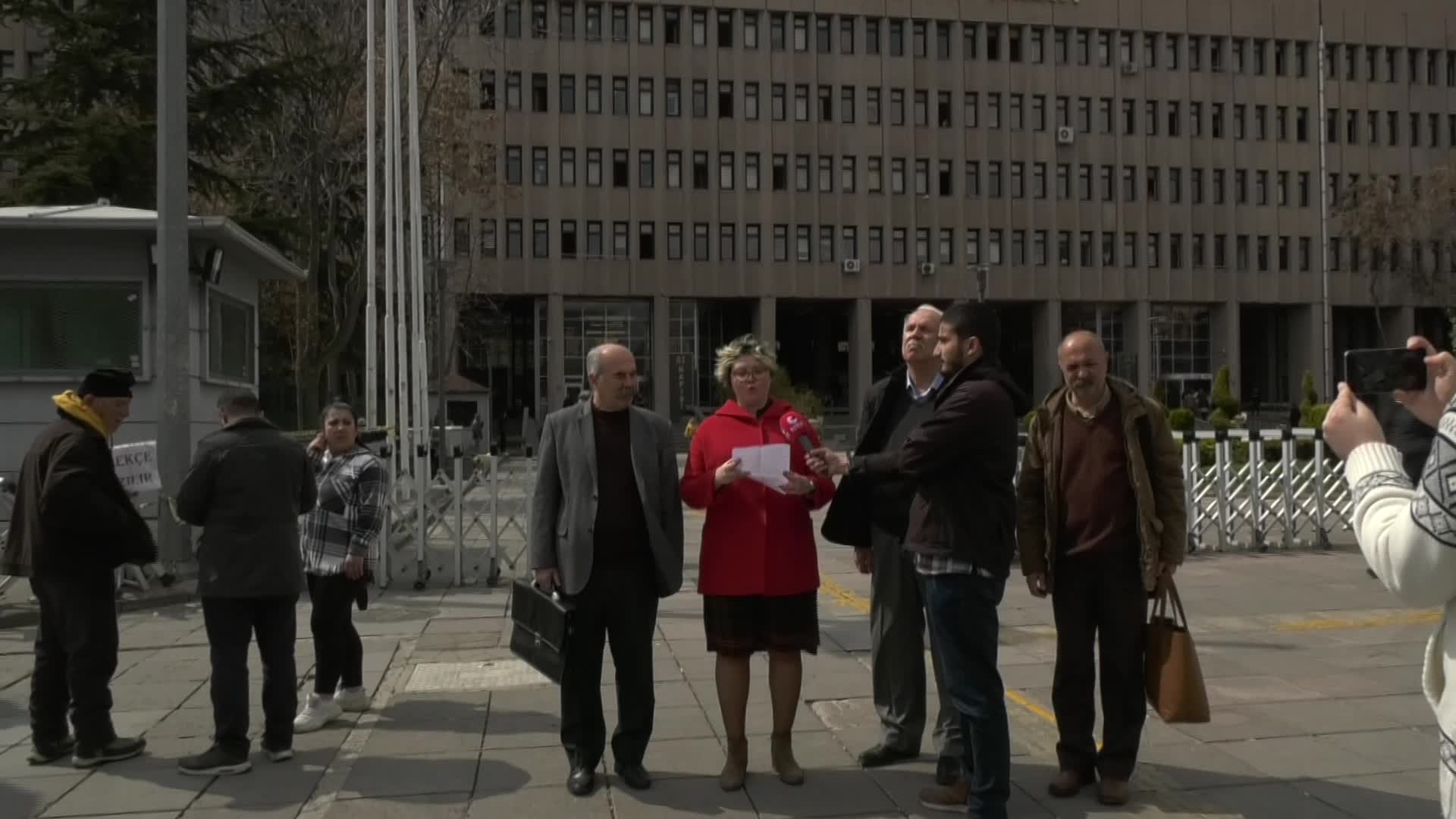 HKP'DEN CUMHURBAŞKANI ERDOĞAN, ALTUN, REKTÖR KURT VE YÖK ÜYELERİ HAKKINDA SUÇ DUYURUSU: “OLMAYAN DİPLOMANIN OLMADIĞINI İSPATLAMAK İÇİN UĞRAŞIYORUZ. NE İRONİK DEĞİL Mİ?”