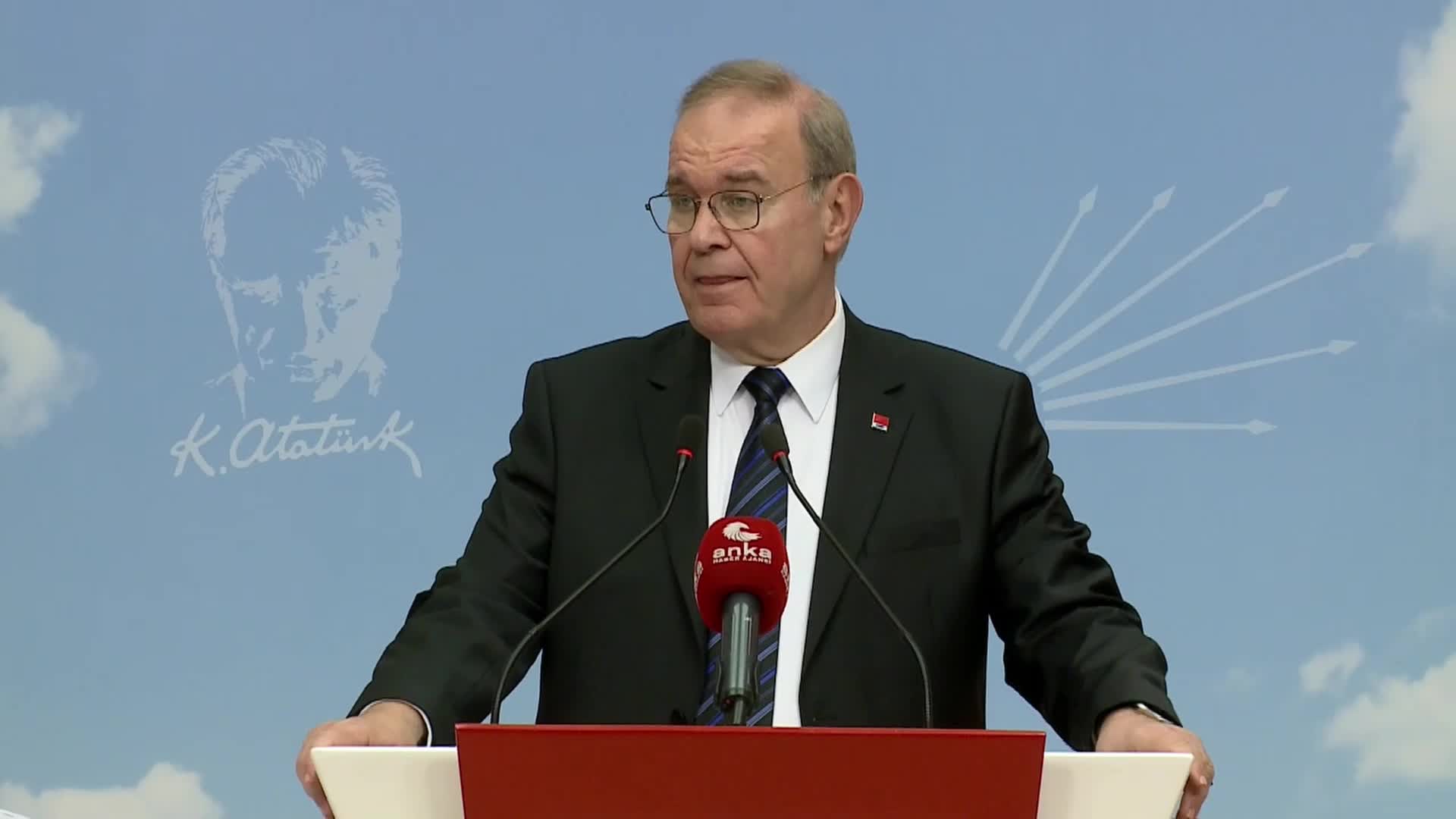 FAİK ÖZTRAK: “ERDOĞAN DEPREM ACILARININ ÜSTÜNE, GÖSTERMELİK BETON DÖKÜP, SORUMLULUĞUNUN ÜSTÜNÜ ÖRTMEYE ÇALIŞIYOR. HER İŞLERİ YALAN HER İŞLERİ DOLAN… İŞTE SİZE RECEP TAYYİP ERDOĞAN… TEMEL ATACAKLARINA, TEMEL FIKRASINA İMZA ATIYORLAR”