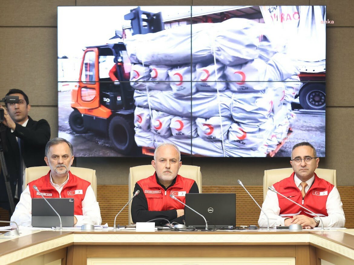 KIZILAY GENEL BAŞKANI KEREM KINIK’TAN ÇADIR VE MAAŞ AÇIKLAMASI: "YAPILAN İŞLEM, BENİM HABERİM OLMADAN YAPILDI. BAHSEDİLDİĞİ GİBİ 5 KATI FİLAN MAAŞ YOK. BRÜTÜ İKİLİ RAKAMLAR”