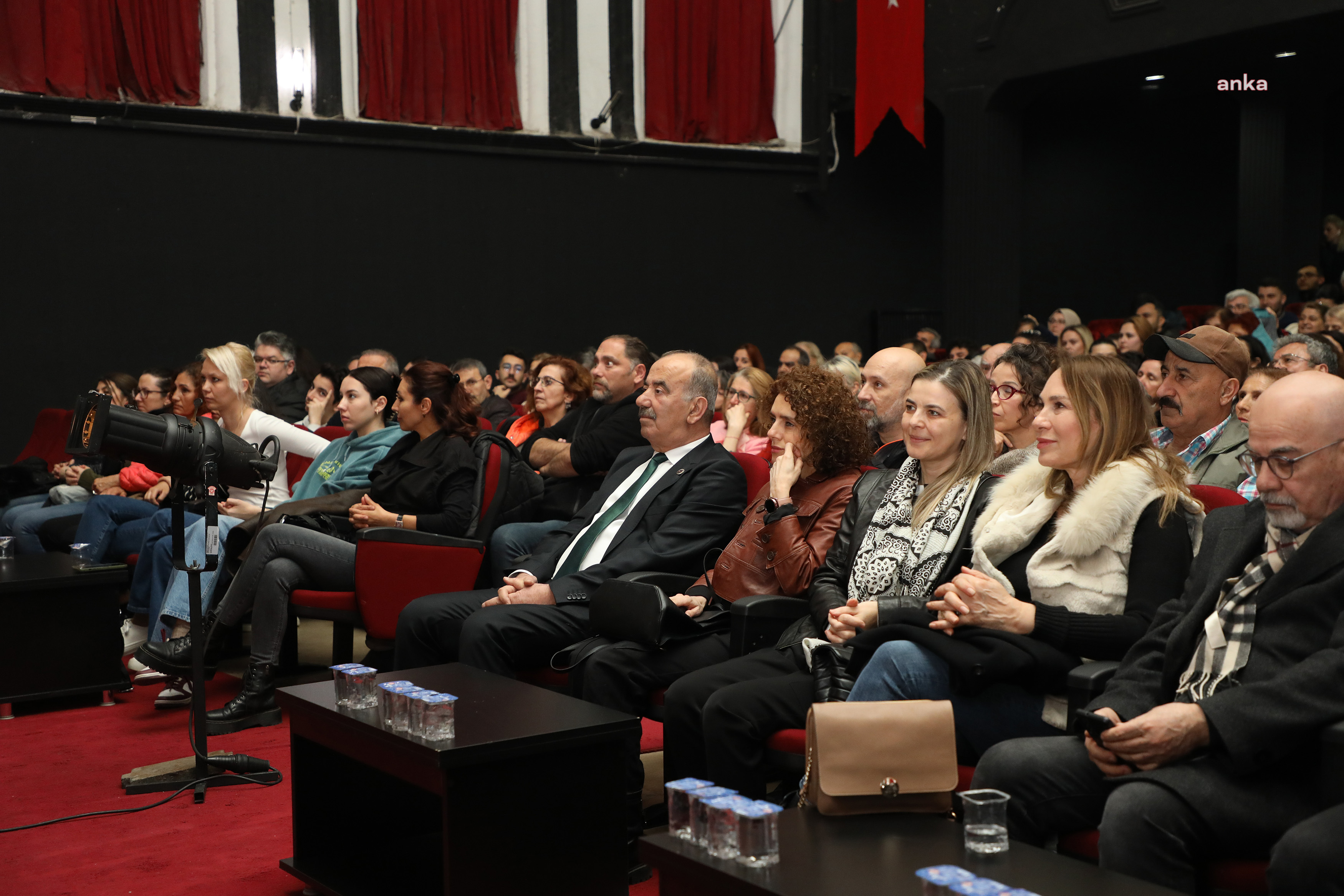 MUDANYA TİYATRO GÜNLERİ ‘BEN TÜRKAN SAYLAN’ İLE TAMAMLANDI