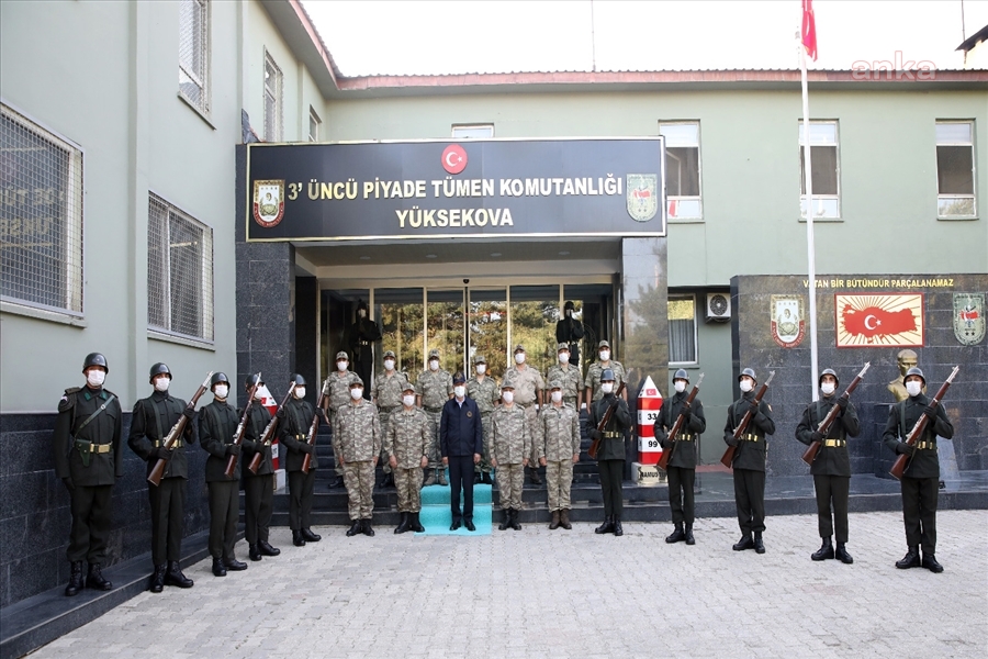 BAKAN AKAR KOMUTANLARLA SINIR HATTINDA