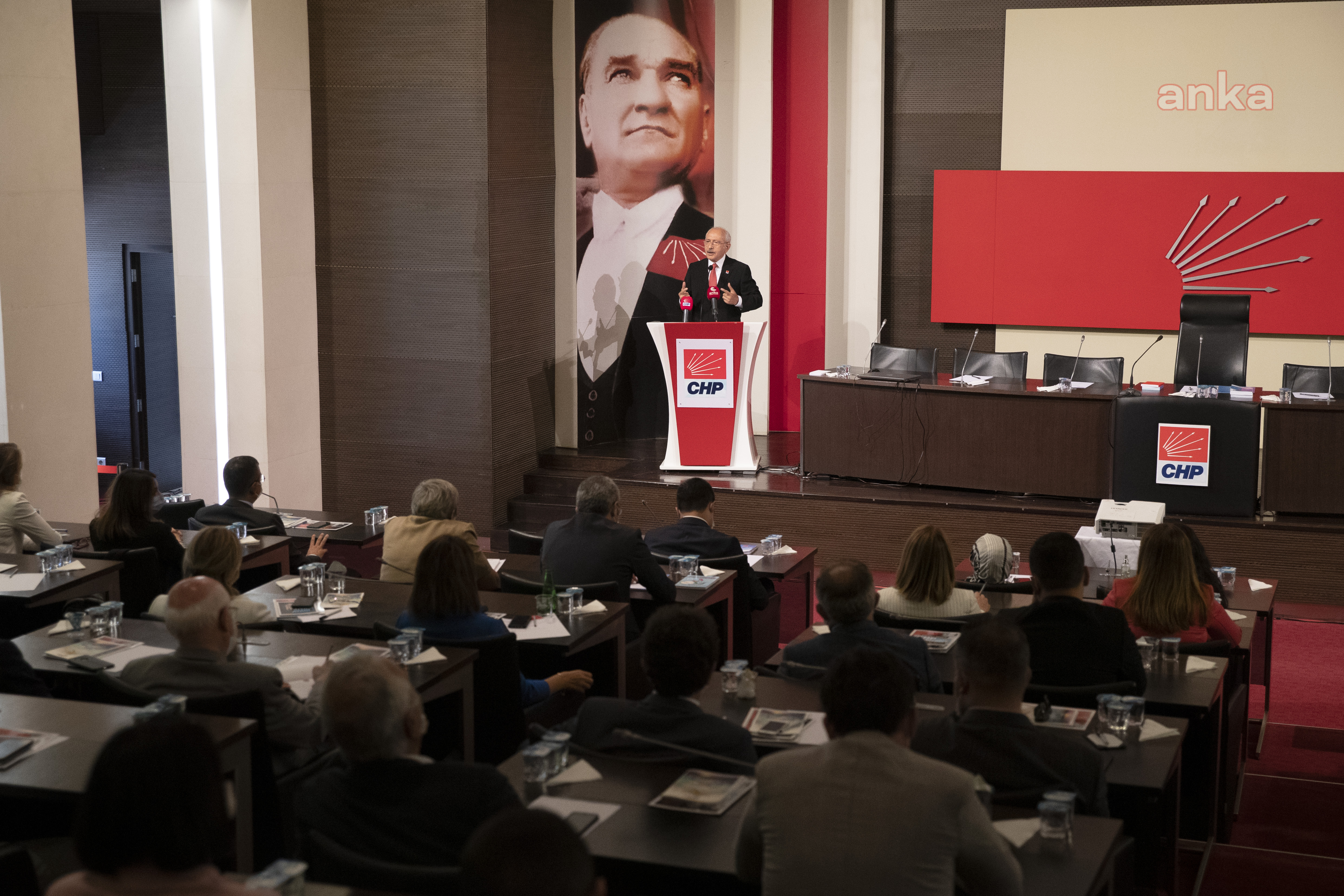 CHP'NİN YENİ A TAKIMI AÇIKLANDI