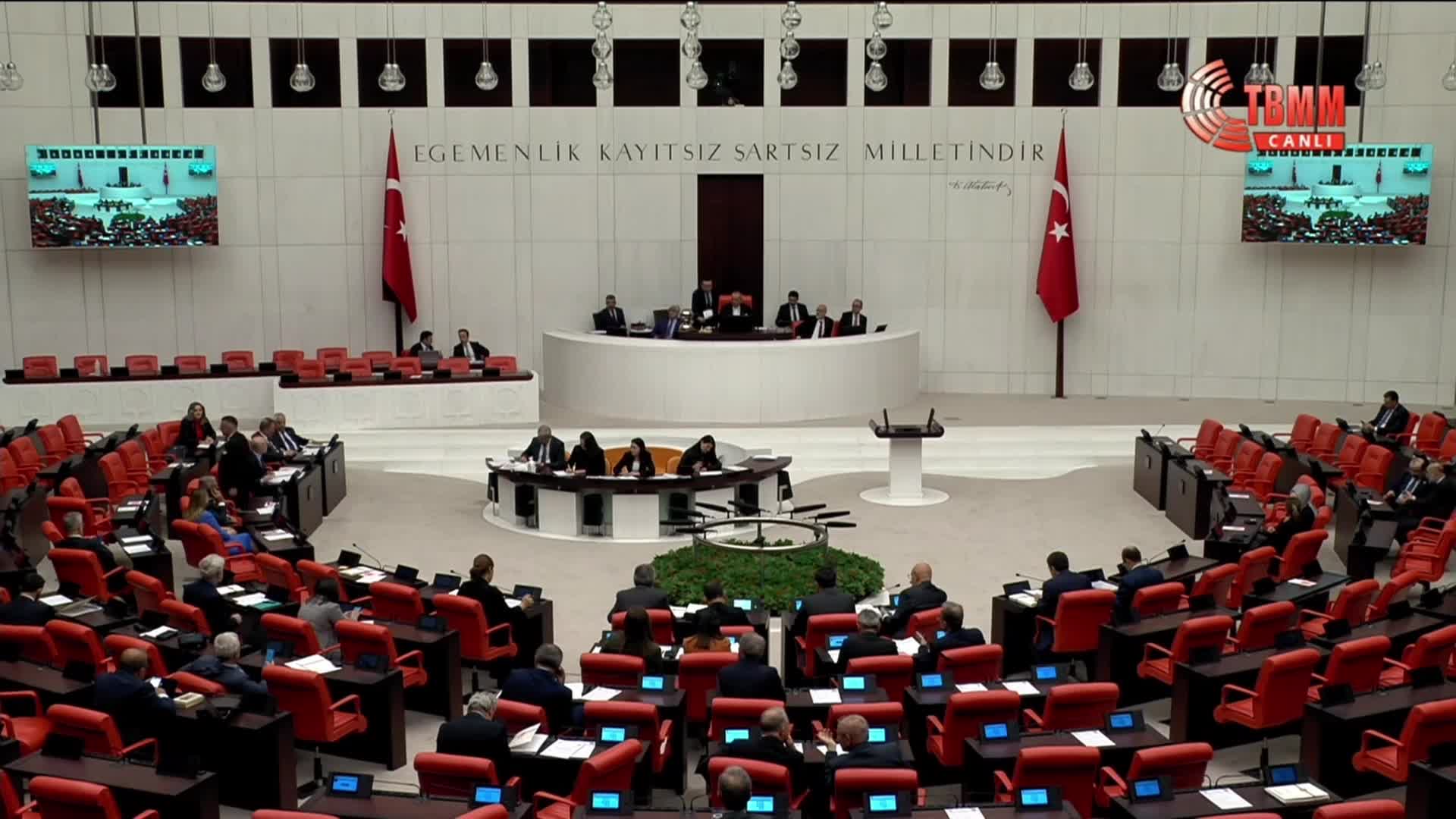 ERHAN USTA’DAN, ERDOĞAN'IN ÜÇÜNCÜ KEZ ADAYLIĞIYLA İLGİLİ KONUŞAN ŞENTOP’A TEPKİ: MECLİS BAŞKANI’NIN BU TARTIŞMALARIN EN GÖBEĞİNDE YER ALMASI... BUNU YADIRGADIĞIMI İFADE ETMEK İSTERİM”