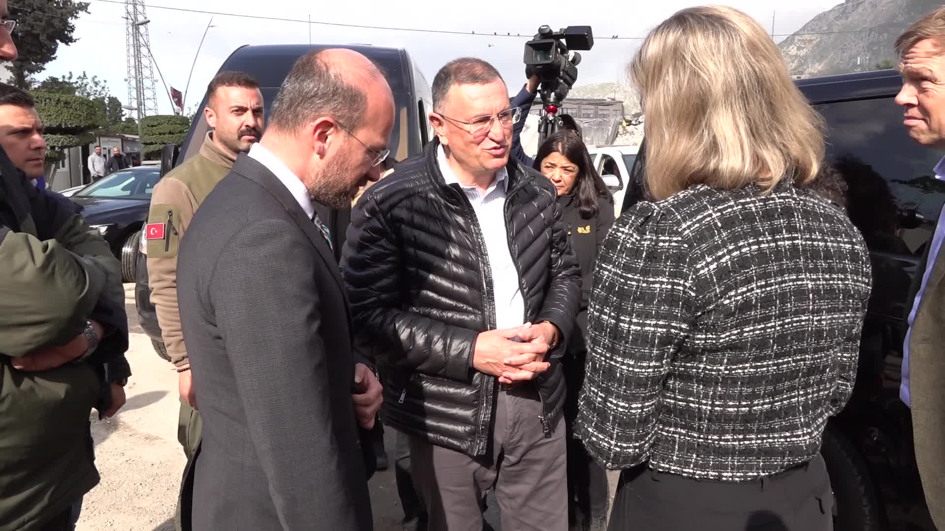 HOLLANDA HEYETİ YARDIM İÇİN HATAY'DA... LÜTFÜ SAVAŞ: “DOSTLARIMIZIN YARDIMIYLA ESKİ GÜZEL GÜNLERE GERİ DÖNECEĞİZ”