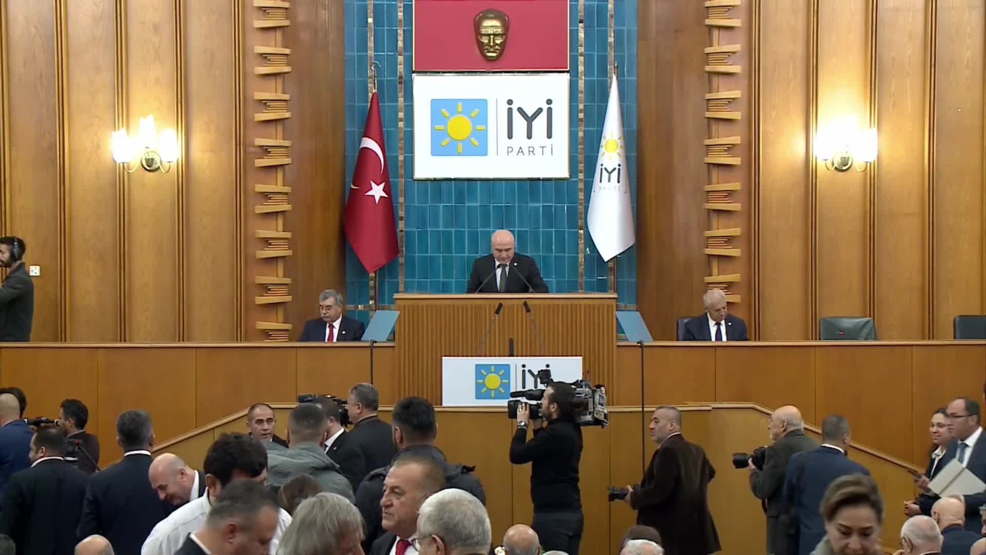 AKŞENER: ÖNÜMÜZDEKİ SEÇİM, KİŞİLER ARASINDAKİ BİR REKABETİN SEÇİMİ OLMAYACAK. 14 MAYIS, HAK YİYENLERLE HAKKIN MÜCADELESİNİ VERENLERİN SEÇİMİ OLACAK