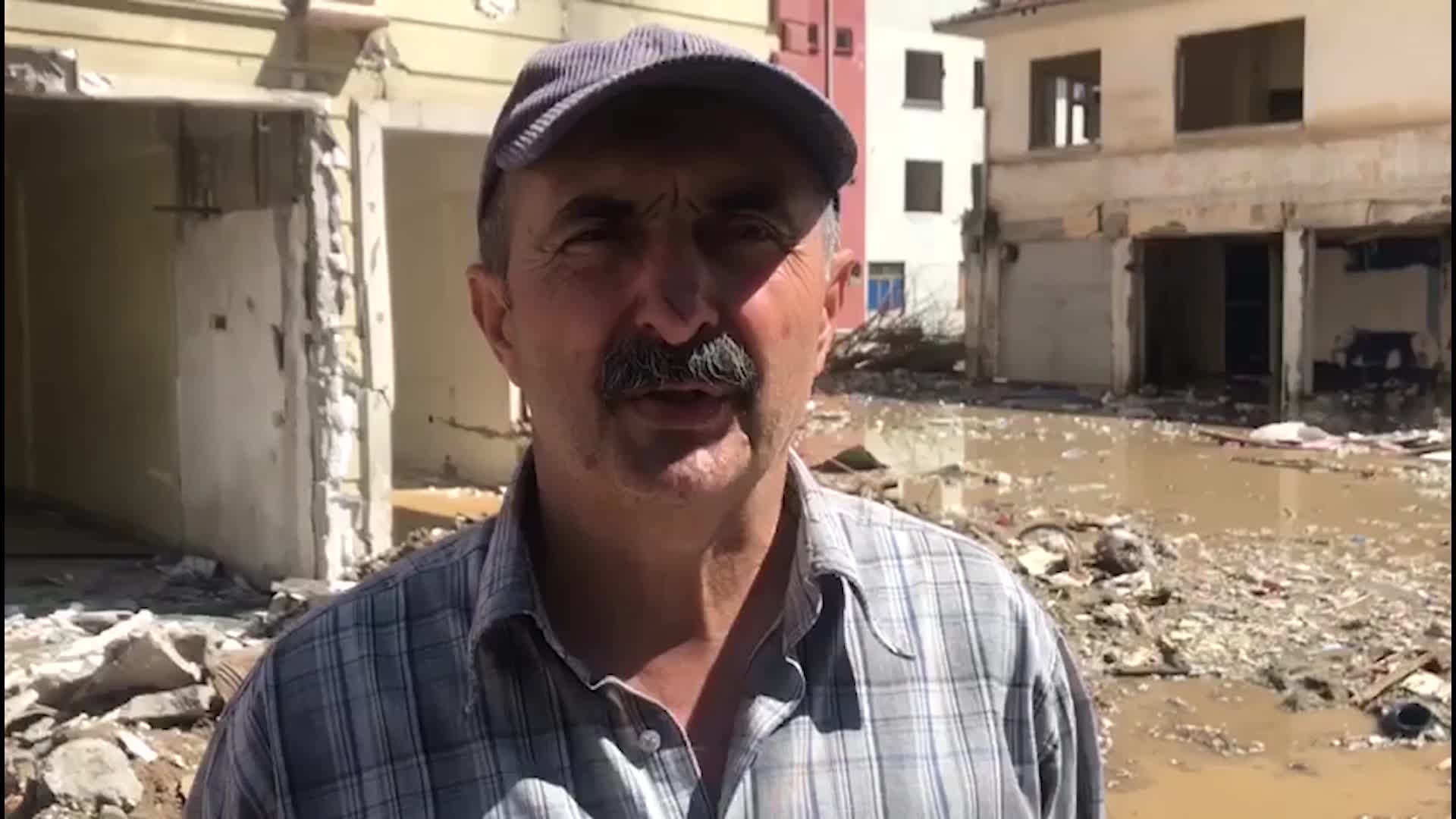 ARTVİN YUSUFELİ'NDE BARAJIN SEVİYESİ YÜKSELİNCE İŞ YERLERİNİ SU BASTI, VATANDAŞLAR TEPKİ GÖSTERDİ