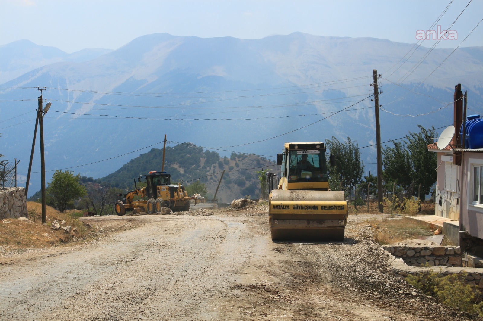 ANTALYA BÜYÜKŞEHİR'DEN YOL BAKIM VE ONARIM ÇALIŞMALARI