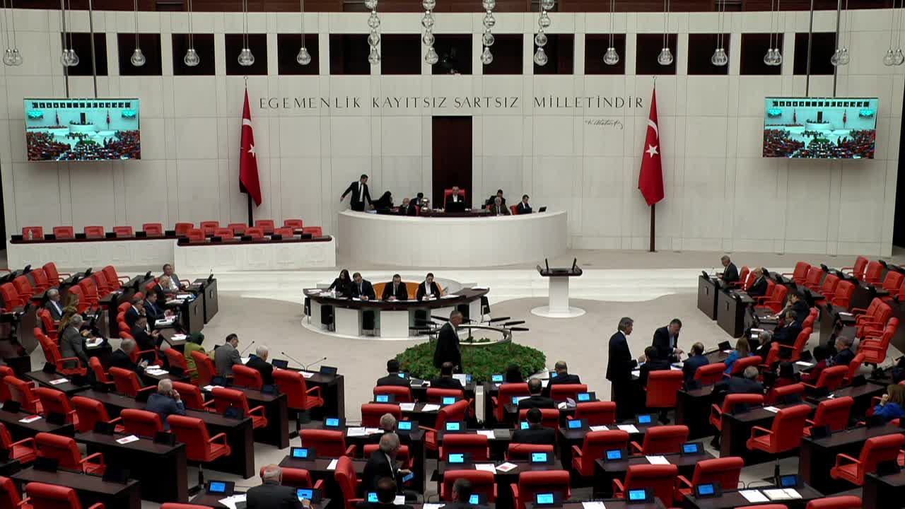UTKU ÇAKIRÖZER: “85 MİLYON, MİLLETİ BÖLEN, AYRIŞTIRAN BU ZİHNİYETE SANDIKTA SON VERECEK. YÖNETENLERİN HERKESİ KUCAKLADIĞI YENİ TÜRKİYE’Yİ KURACAK"