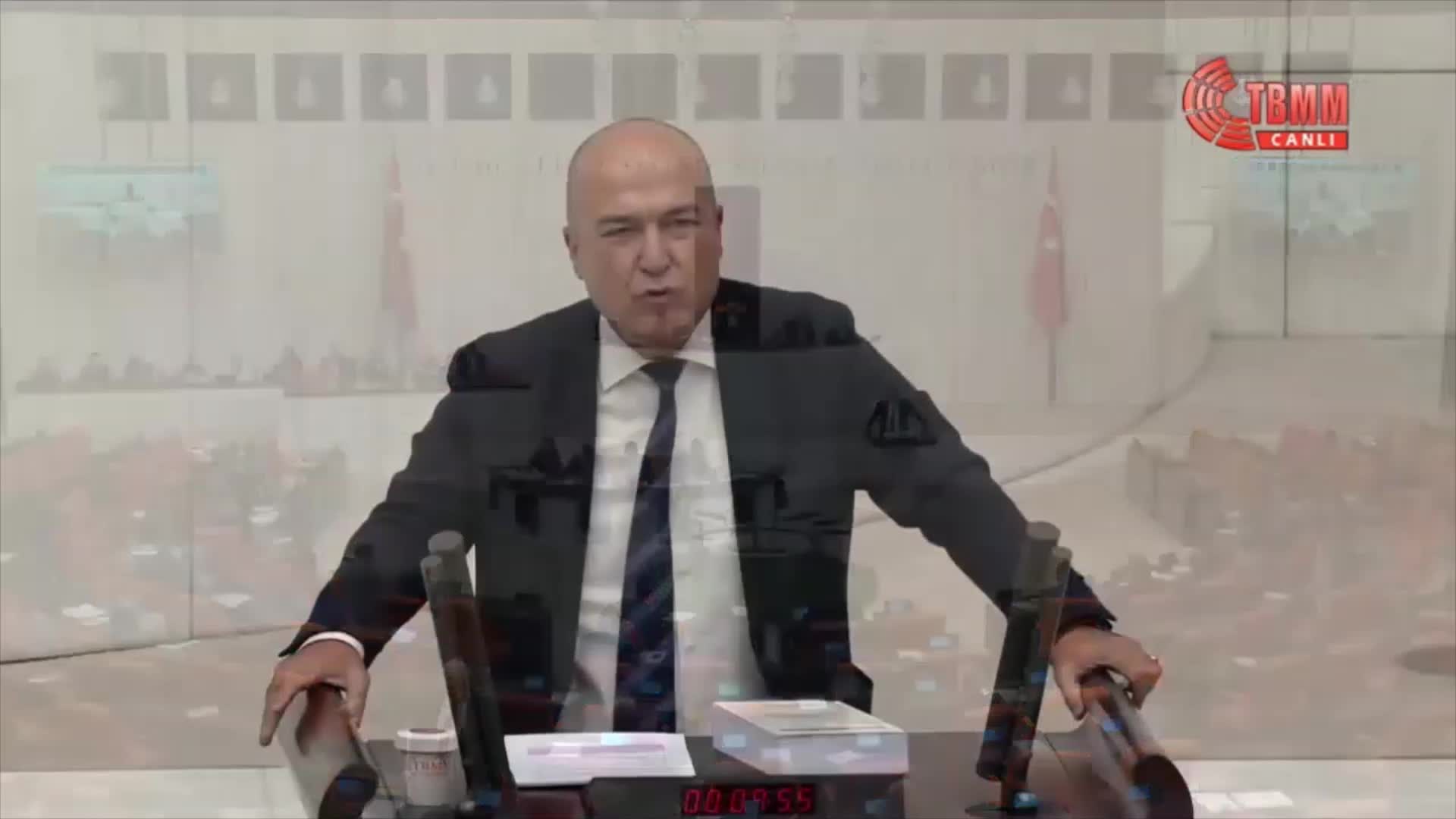 MURAT BAKAN'DAN "ÇEVRE KANUNU" TEPKİSİ: “HAMASETLE SİYASET OLUR BELKİ AMA HAMASETLE DEVLET YÖNETİLMEZ, YÖNETEMEYECEĞİNİZİ BU SEÇİMDE GÖRECEKSİNİZ”
