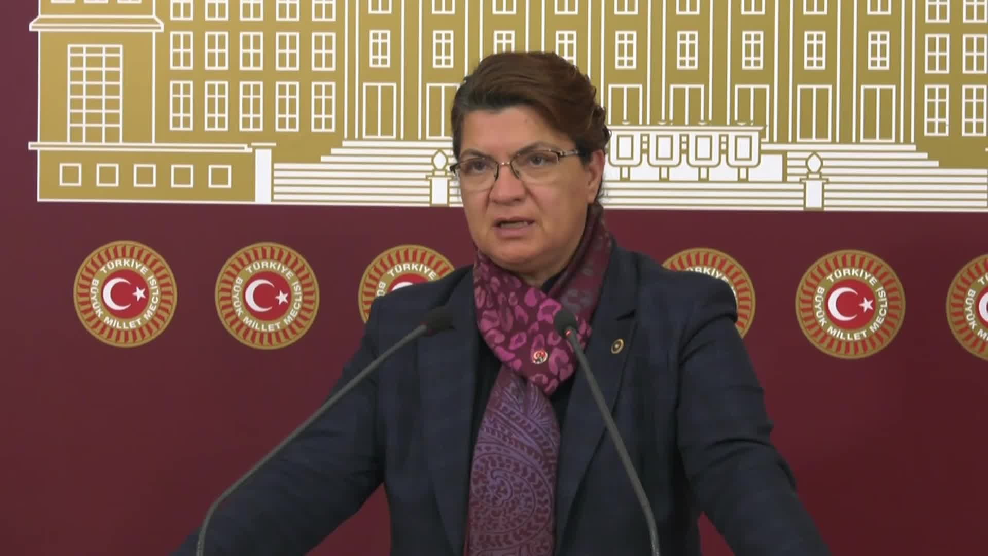 CHP'Lİ ŞAHİN, DEPREM BÖLGELERİNDEKİ BELEDİYE ÇADIRLARININ, 'AFAD ÇADIRI KURULACAK' DİYEREK SÖKÜLDÜĞÜNÜ AÇIKLADI: "HAYIRDIR, ÇADIRLARDA MI YAŞATMAK İSTİYORSUNUZ BİZİ, DAHA KALİTELİ ÇADIRLAR VERECEKMİŞSİNİZ?"