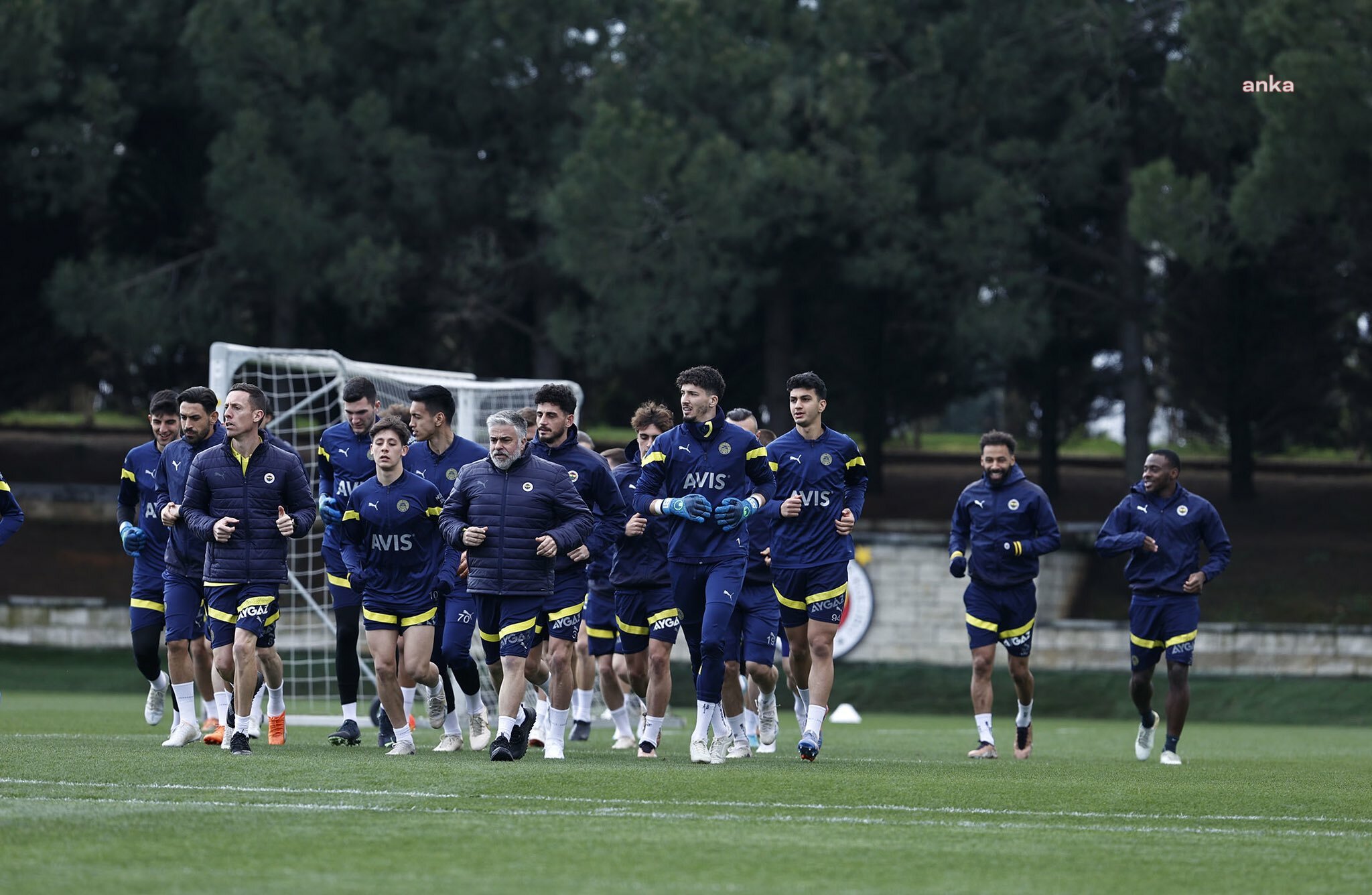 İSTANBUL VALİLİĞİ: FENERBAHÇE-BEŞİKTAŞ MÜSABAKASINA MİSAFİR TAKIMIN SEYİRCİSİ ALINMAYACAK