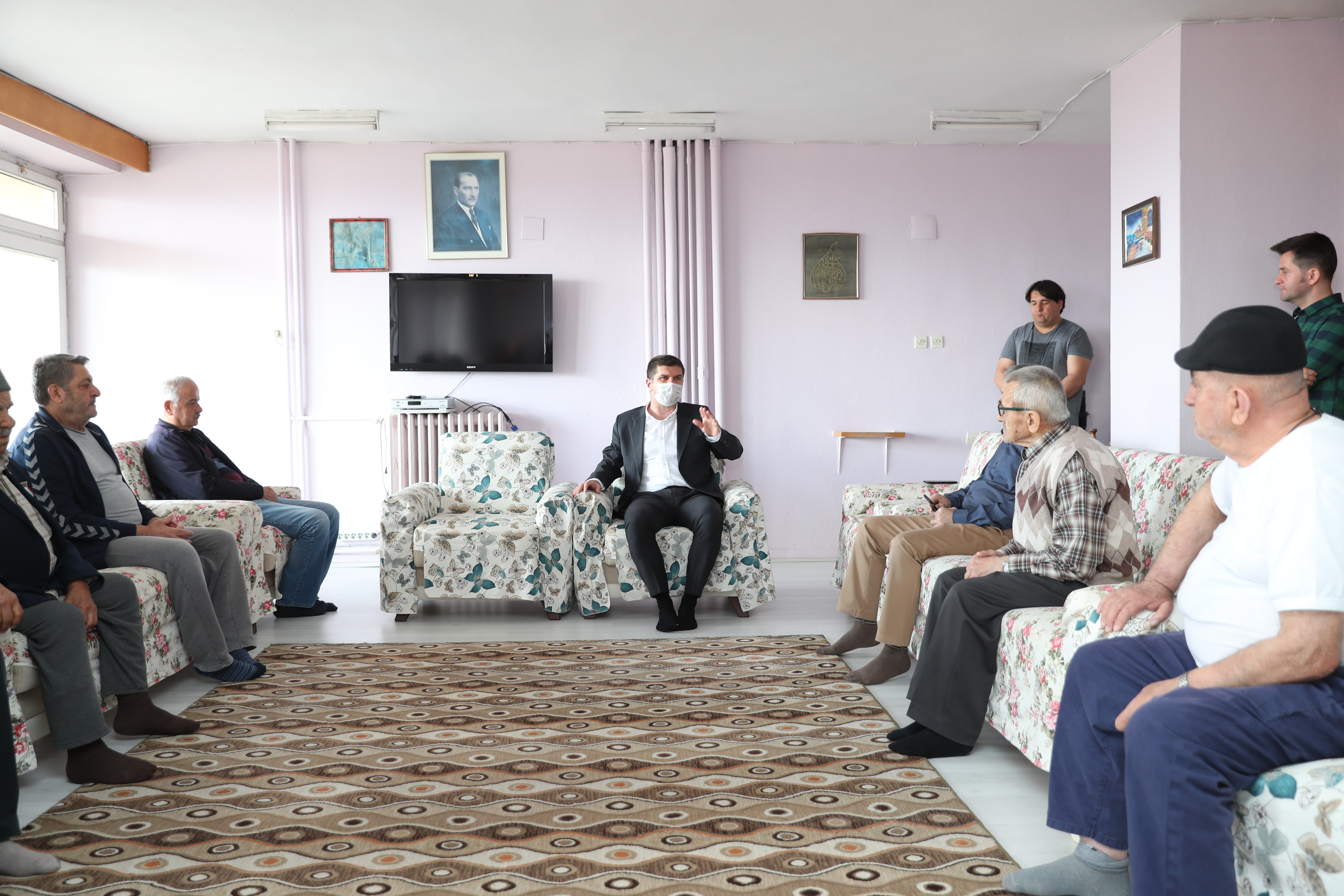 BURDUR BELEDİYE BAŞKANI ERCENGİZ'DEN HUZUREVİ ZİYARETİ