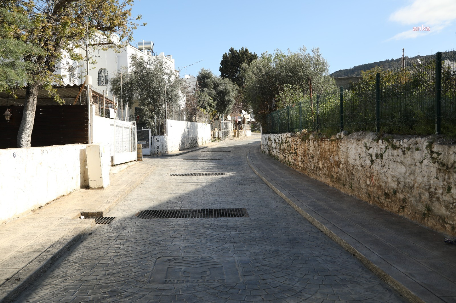 BODRUM BELEDİYESİ, DERE SOKAK’TAKİ ALTYAPI ÇALIŞMALARININ 1. ETABINI TAMAMLADI