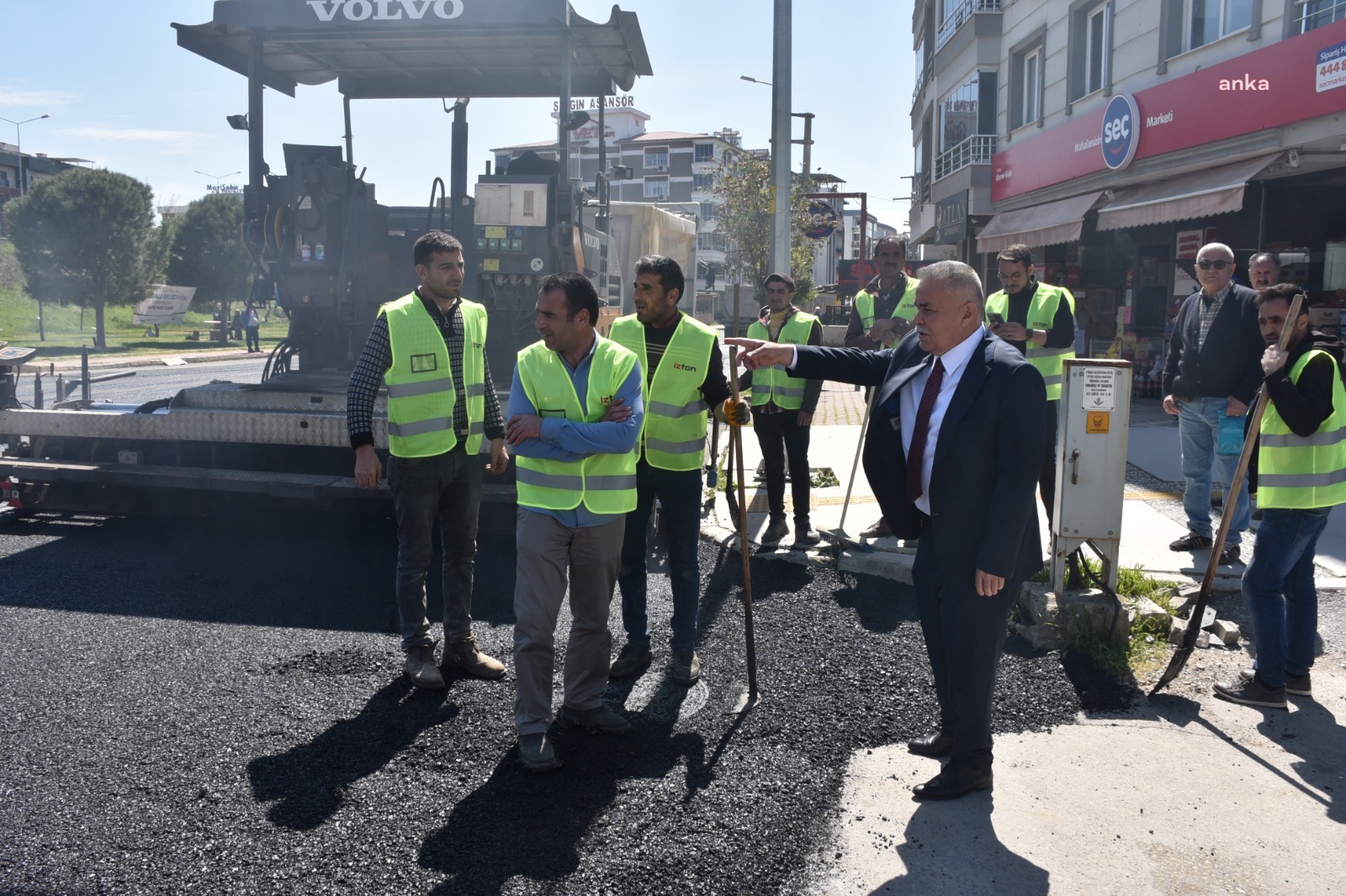 TORBALI BELEDİYESİ, ALTYAPISI TAMAMLANAN CADDE VE SOKAKLARDA ASFALT SERİMİNE BAŞLADI