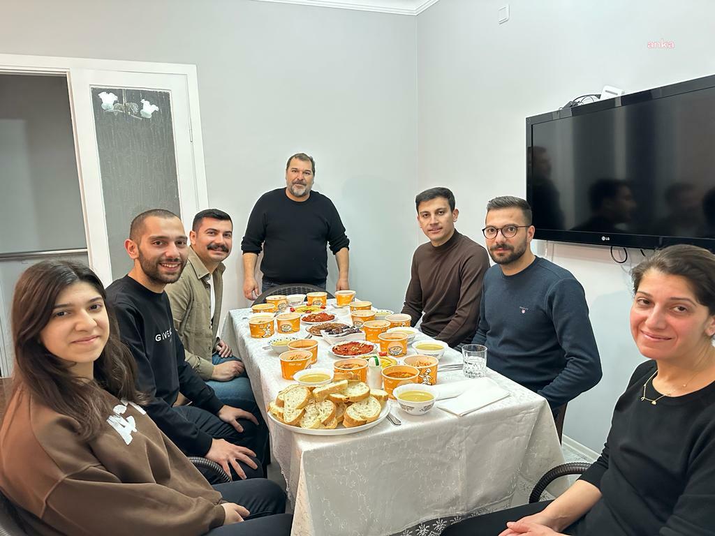 CHP GENÇLİK KOLLARI GENEL BAŞKANI GENÇOSMAN KİLLİK İZMİR'DE DEPREMZEDELERLE İFTAR YAPTI