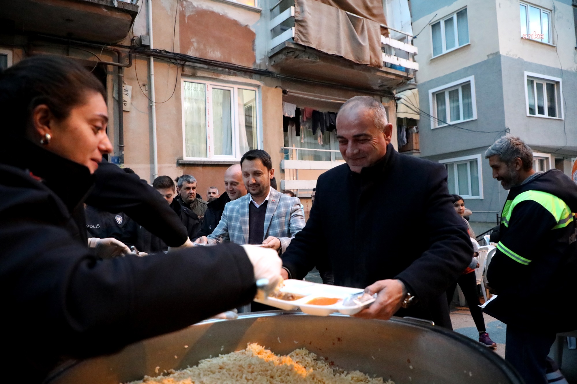 GEMLİK BELEDİYE BAŞKANI SERTASLAN, YENİ MAHALLELİLERLE İFTARDA BULUŞTU