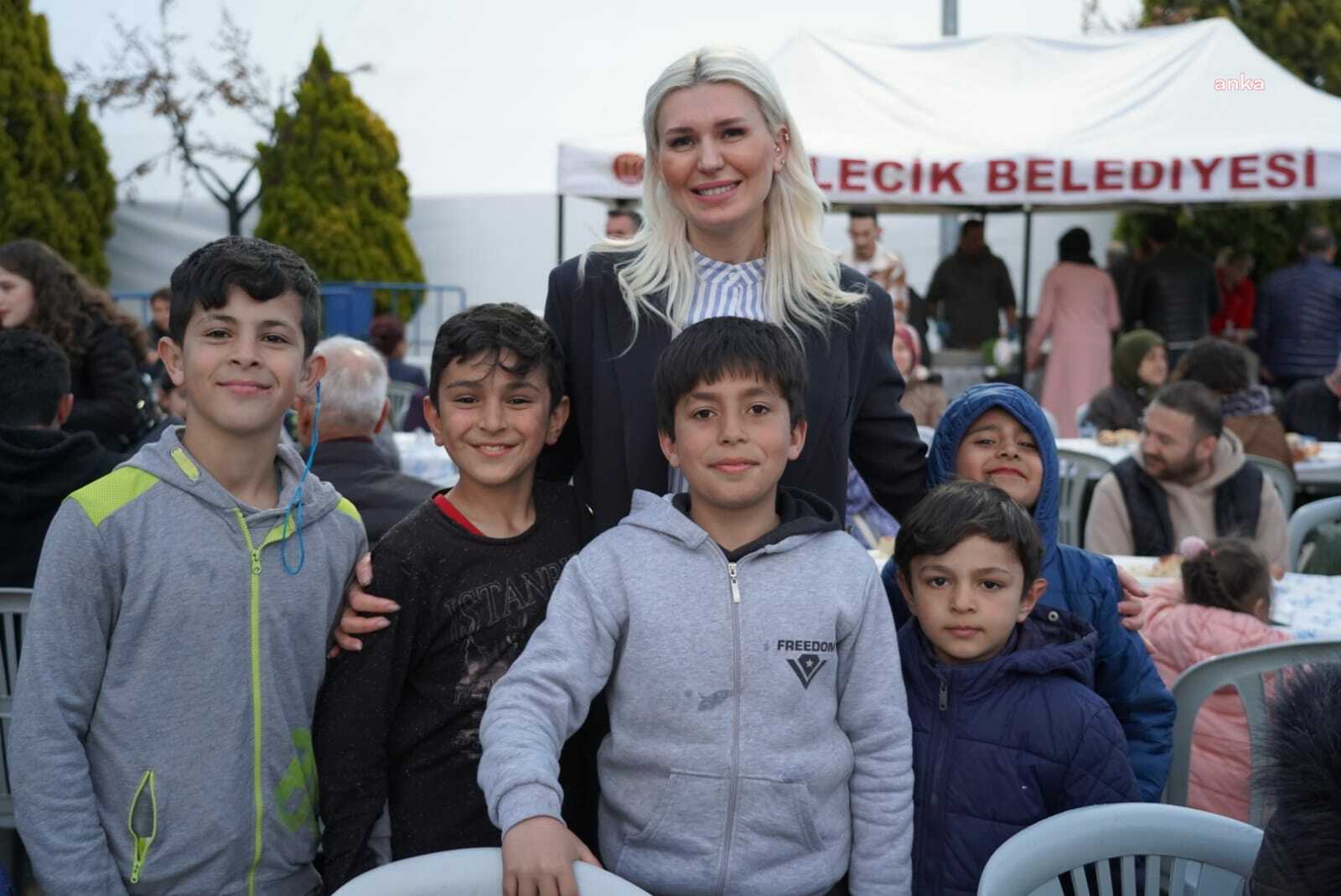 BİLECİK BELEDİYE BAŞKAN VEKİLİ SUBAŞI, CUMHURİYET MEYDANI’NDA İFTARA KATILDI