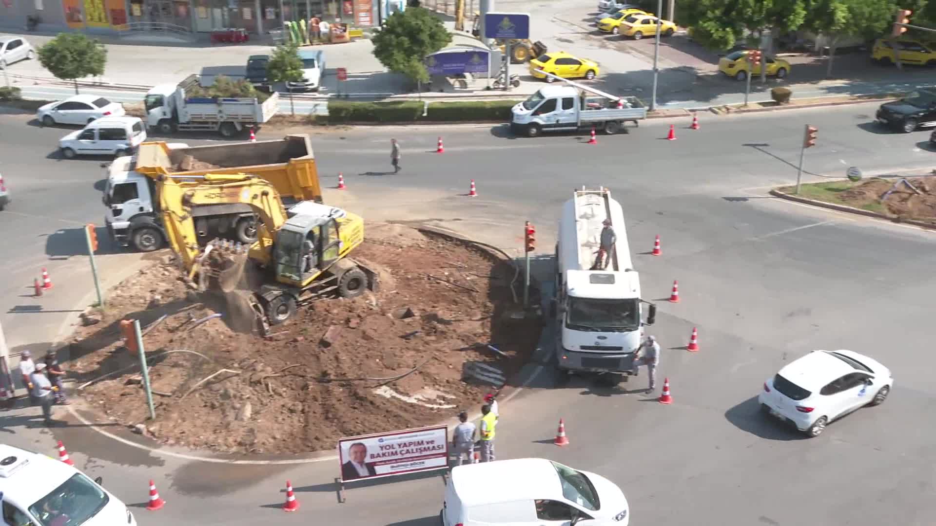 ANTALYA BÜYÜKŞEHİR'DEN MURATPAŞA'DA KAVŞAK DÜZENLEMESİ