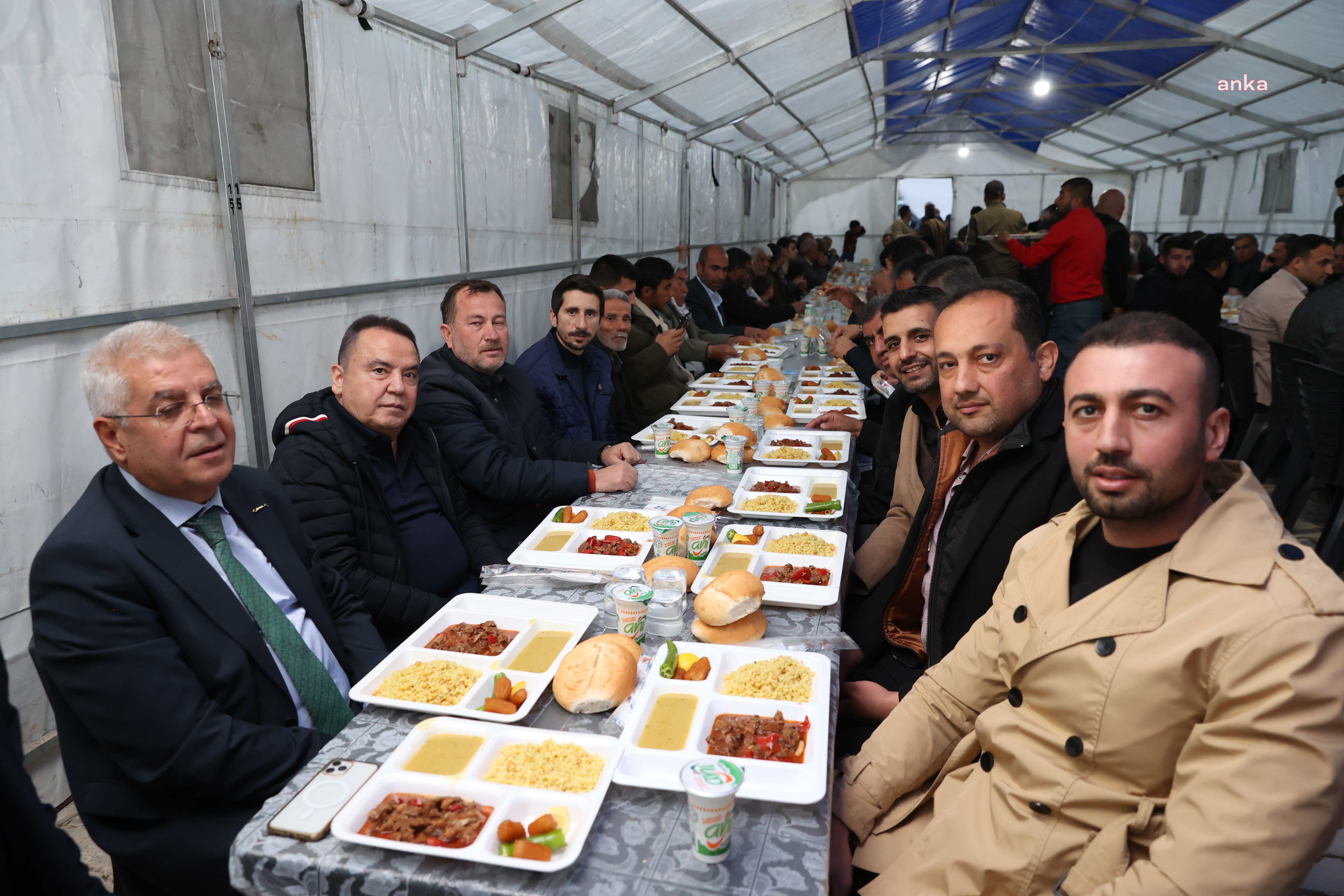 ANTALYA BÜYÜKŞEHİR BELEDİYE BAŞKANI BÖCEK, GAZİANTEP’TE DEPREMZEDELERLE İFTAR YAPTI