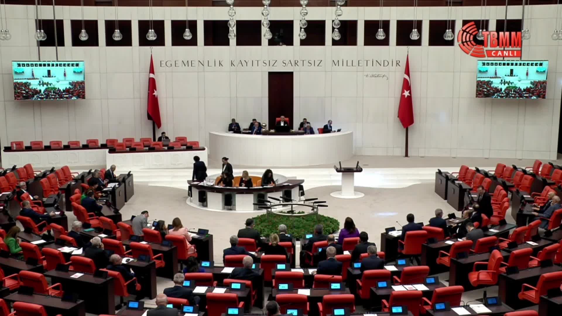 ÖZGÜR ÖZEL: “EMEKLİLİKTE YAŞA TAKILANLARLA İLGİLİ DÜZENLENMEDE STAJ MAĞDURLARI YOK SAYILDI; DÜZELTMELİYİZ… 2000 SONRASI KADEME BEKLENTİSİ VARDIR; MUTLAKA KARŞILAMAYIZ”