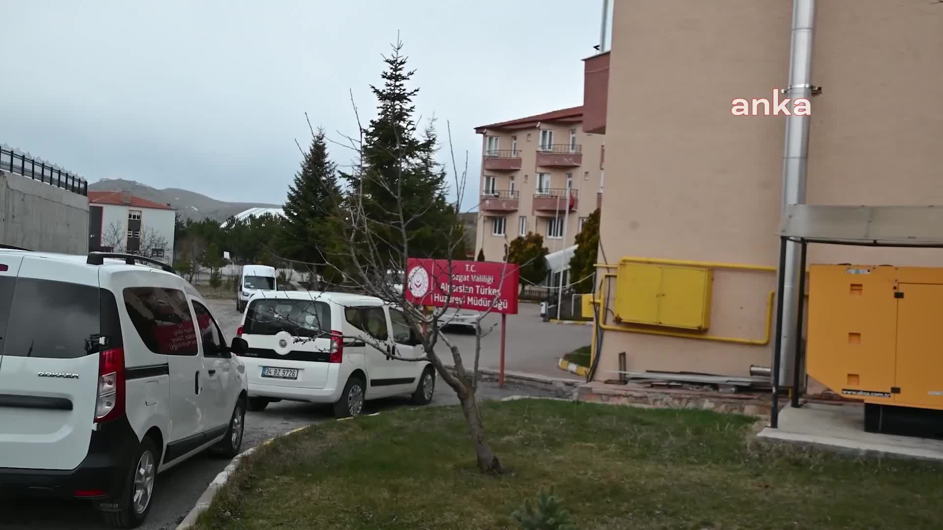 YOZGAT’IN ÇEVRECİ DEDELERİ YABANİ AĞAÇLARA MEYVE AŞILAMAYA DEVAM EDİYOR