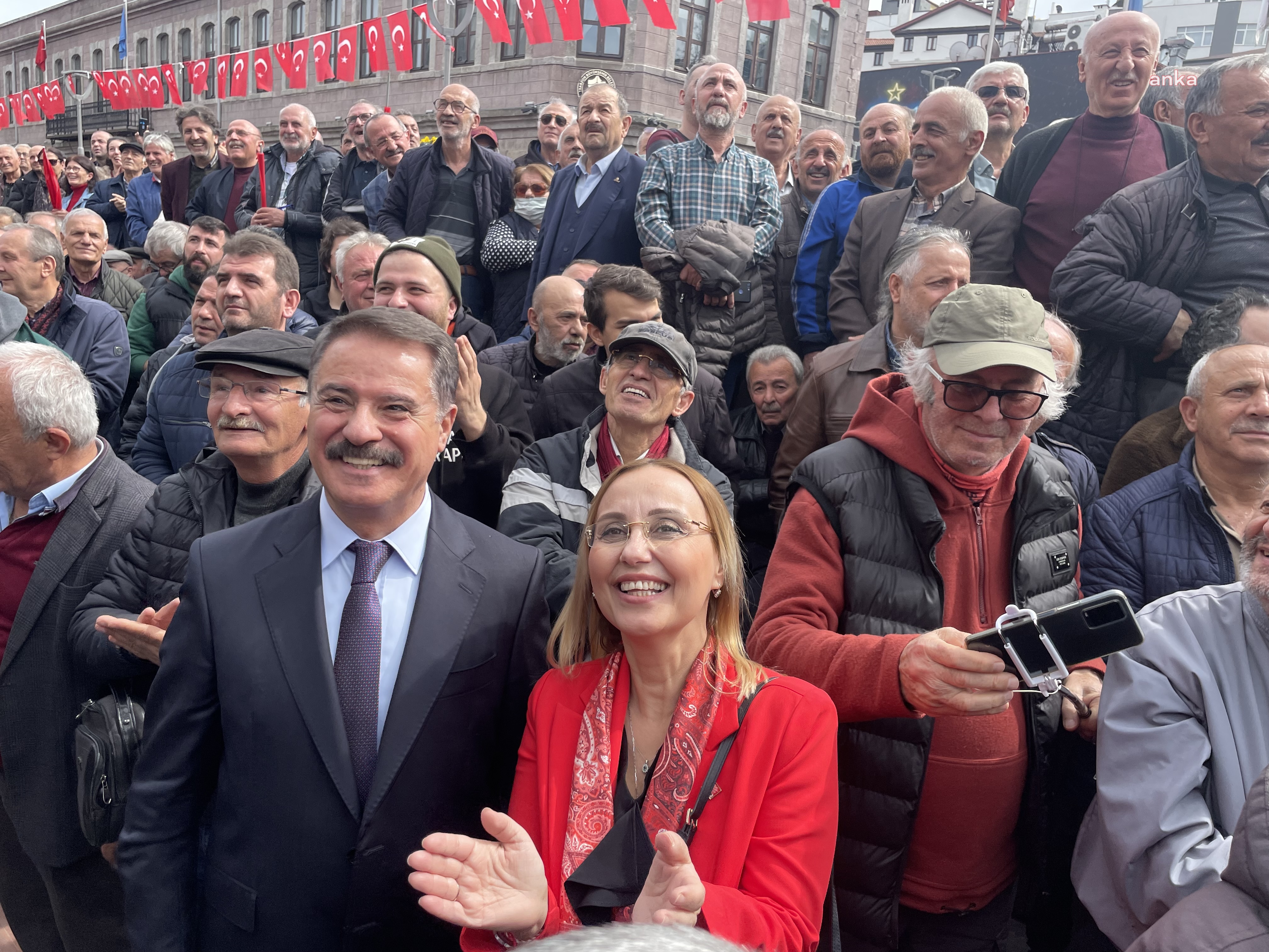ATAKUM BELEDİYE BAŞKANI DEVECİ, 'MİLLET BULUŞMALARI' KAPSAMINDA TRABZON'A GİDEN KILIÇDAROĞLU'NU KARŞILADI