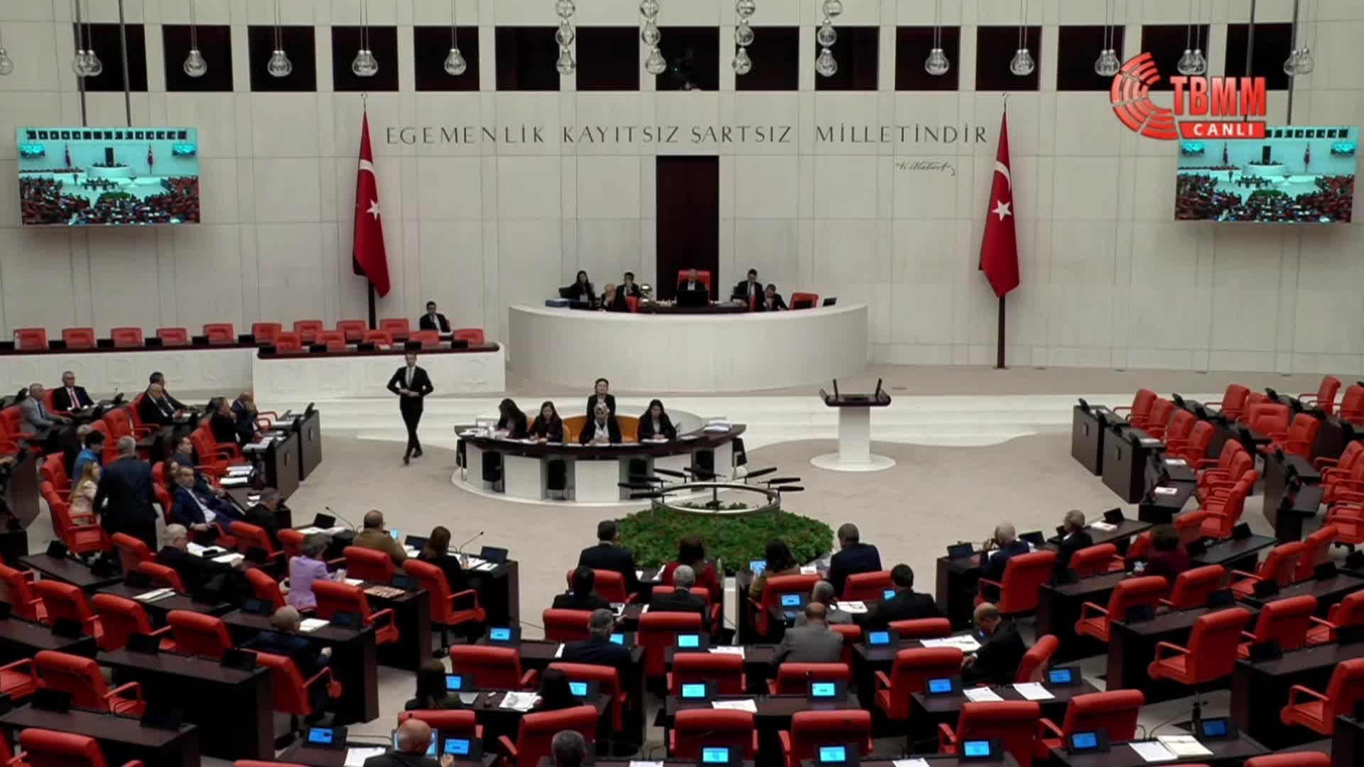 ÖZGÜR ÖZEL: “YA ‘ERDEMLİLER HAREKETİ’ DİYE YOLA ÇIKIYORSUNUZ DA HALİL FALYALI İLE ORTAKLIĞINI SUSARAK GEÇİŞTİRMEK İSTEYEN DIŞİŞLERİ BAKAN YARDIMCISI’NA ‘YA KARDEŞİM, NE YAPIYORSUN SEN’ DEMİYOR MUSUNUZ”