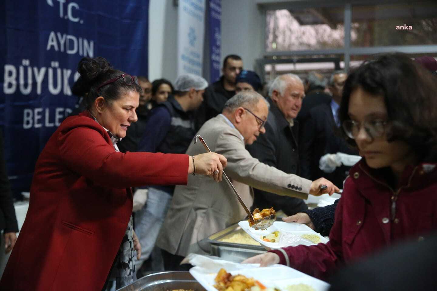 AYDIN BÜYÜKŞEHİR, VATANDAŞLARI GELENEKSEL İFTAR SOFRALARINDA BULUŞTURMAYA DEVAM EDİYOR