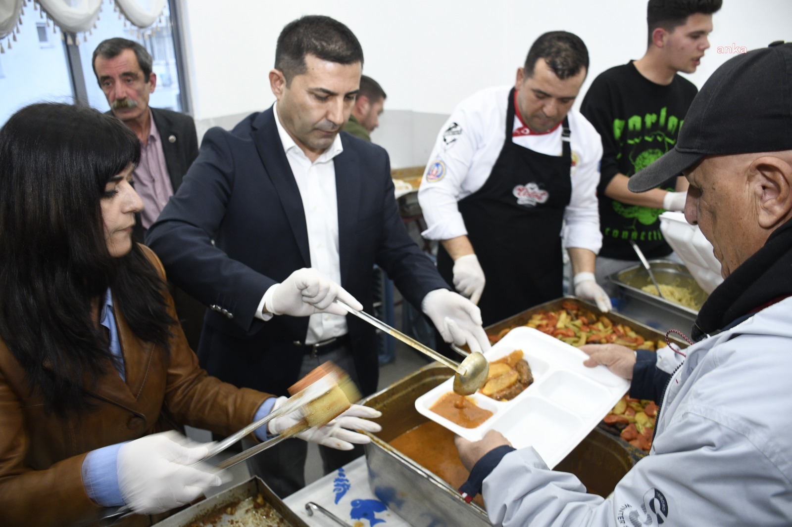 KUŞADASI BELEDİYE BAŞKANI GÜNEL, GÜZELÇAMLI MAHALLESİ SAKİNLERİYLE İFTAR SOFRASINDA BULUŞTU