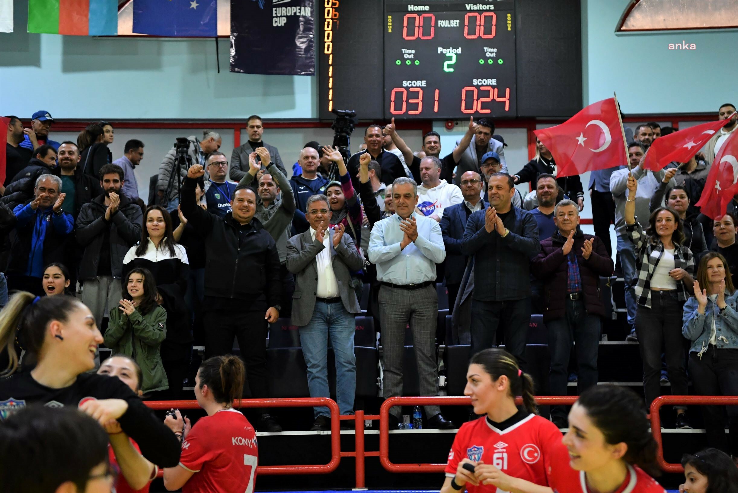 KONYAALTI BELEDİYESİ KADIN HENTBOL TAKIMI, AVRUPA KUPASI’NA ODAKLANDI