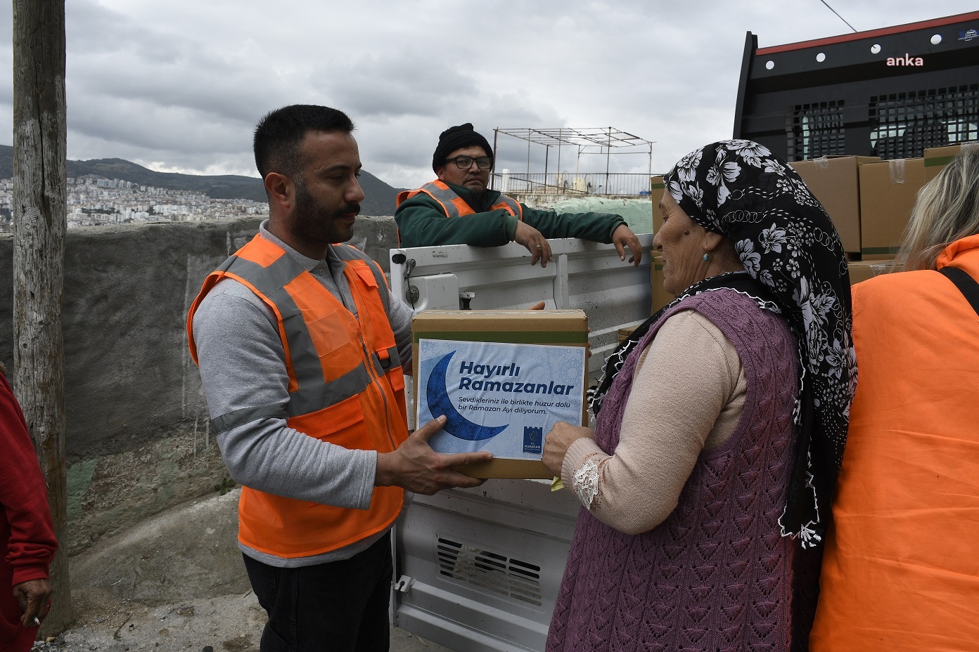 KUŞADASI BELEDİYESİ RAMAZAN AYINDA DA SOSYAL YARDIMLARINI SÜRDÜRÜYOR