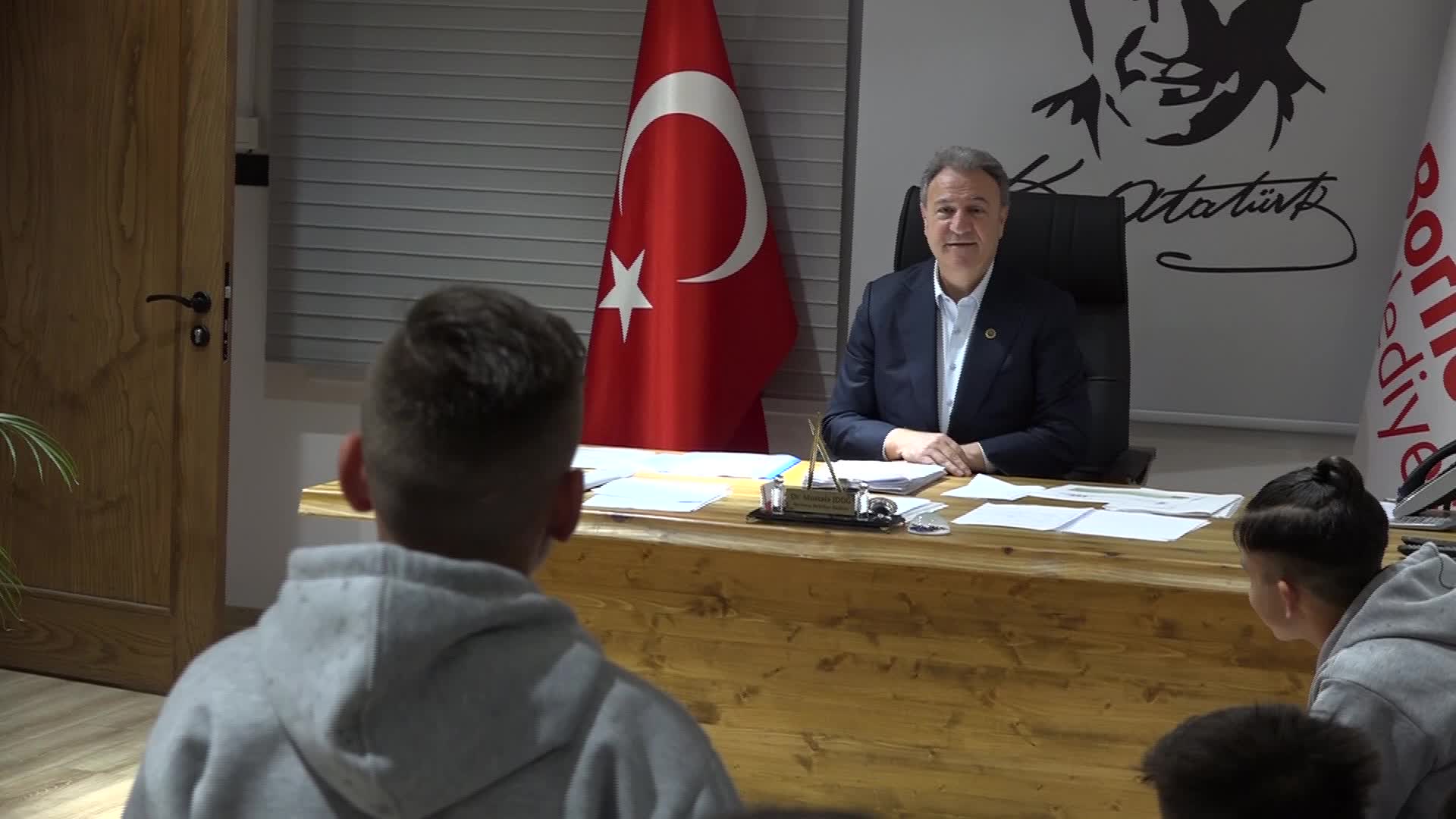 U12 CUP’TA MÜCADELE EDECEK BORNOVA KARMASI, BORNOVA BELEDİYE BAŞKANI İDUĞ’U ZİYARET ETTİ