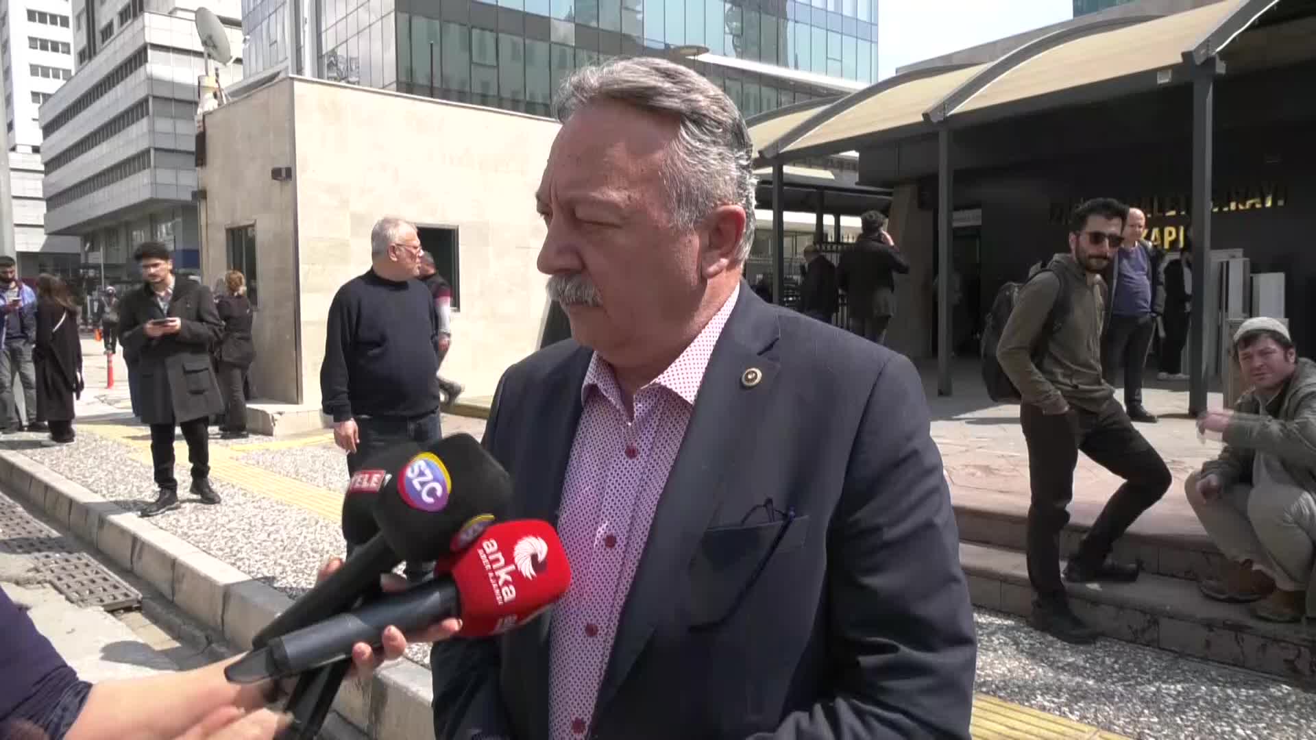 TACETTİN BAYIR: “MAHİR EVLADIMIZIN YAPTIĞININ SUÇ OLMASI İÇİN HAKARET OLMASI LAZIM, BÖYLE BİR HAKARET YOK. BU GENÇ KUŞAĞA GÖZDAĞI VERMEKTİR”