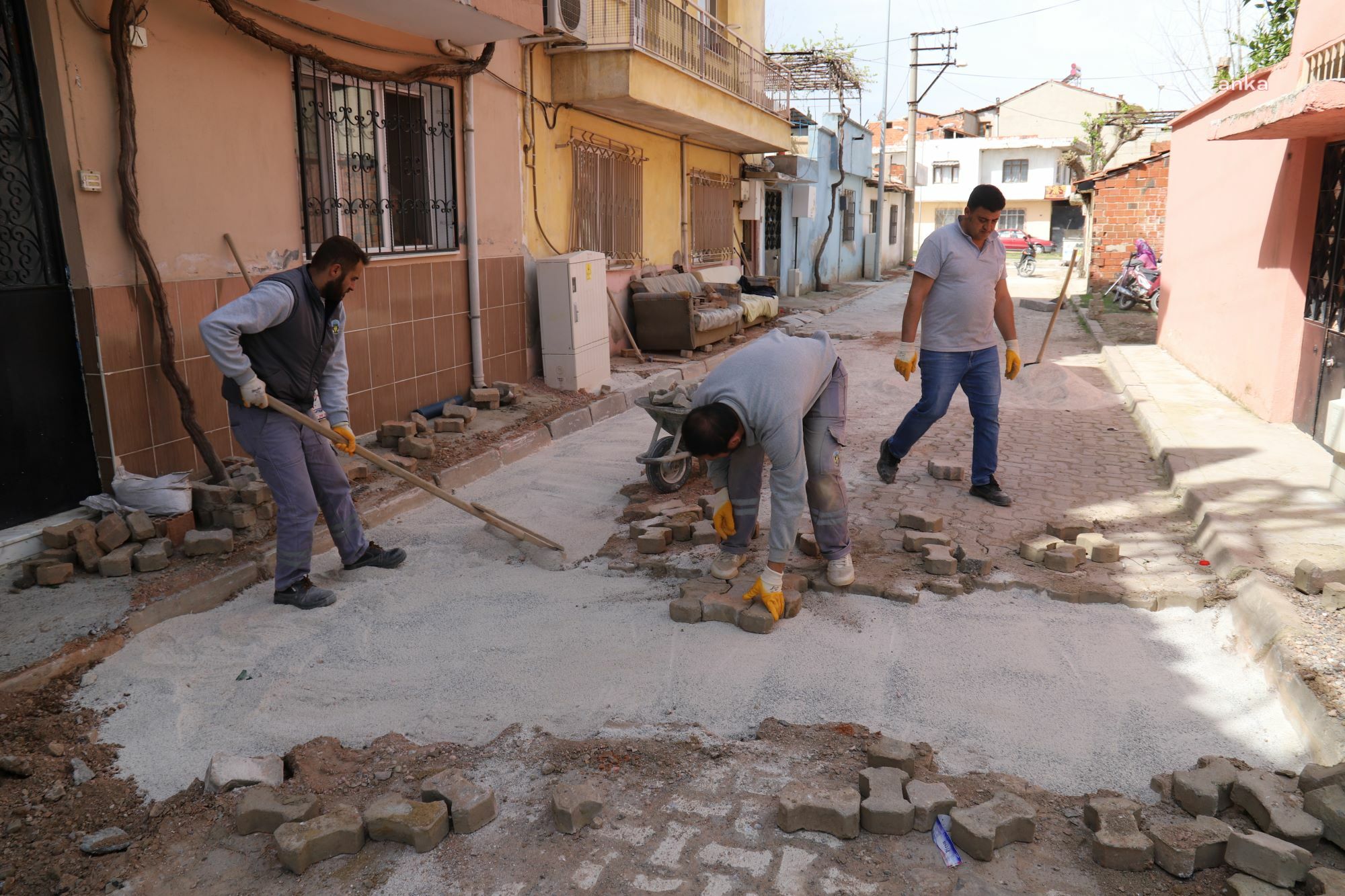 TURGUTLU BELEDİYESİ EKİPLERİ EŞ ZAMANLI OLARAK SAHADA