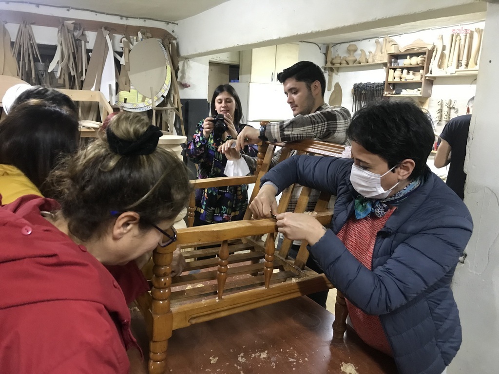 İZMİR'DE MOBİLYA AKADEMİ'YE YOĞUN İLGİ
