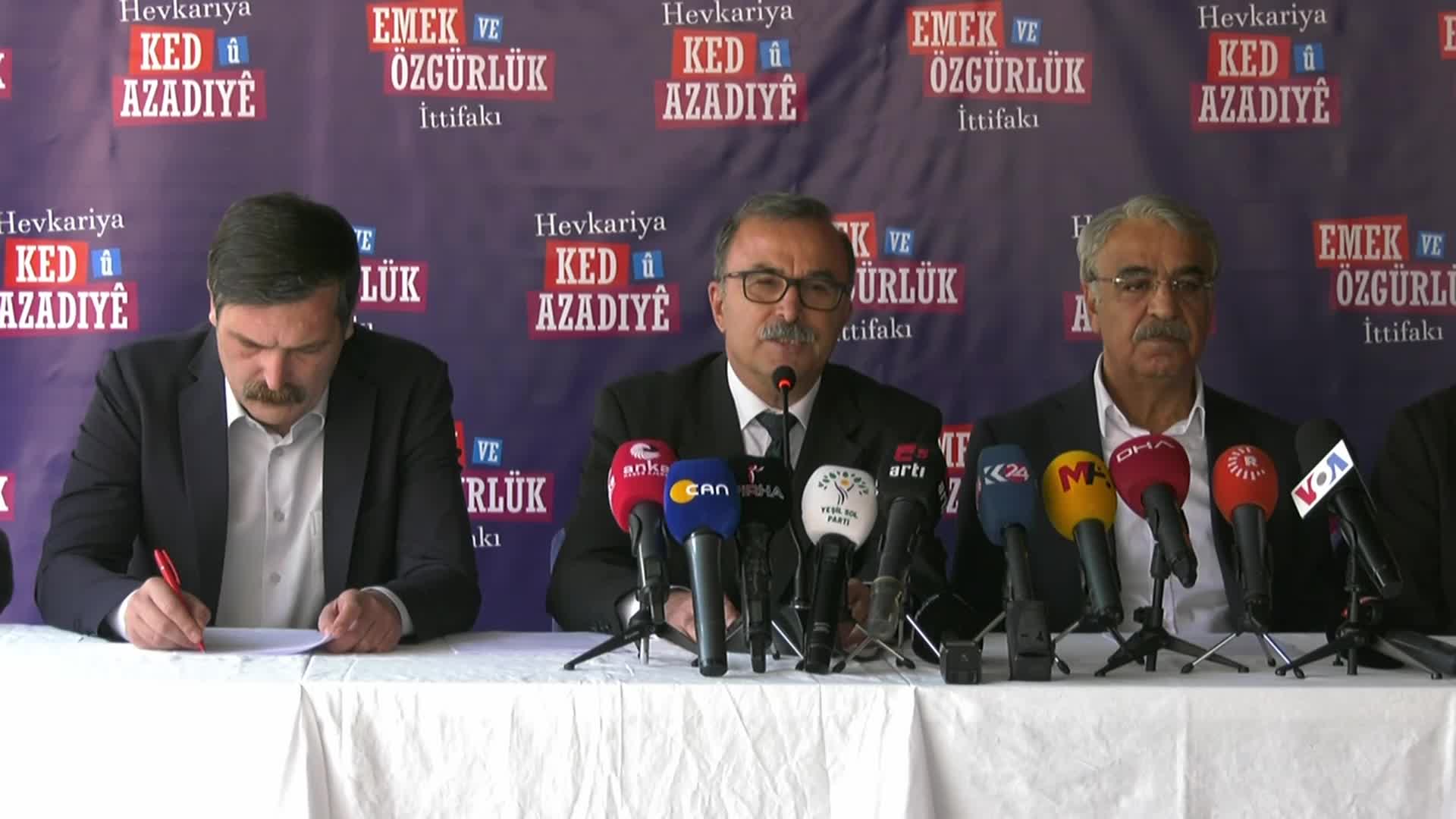 EMEK VE ÖZGÜRLÜK İTTİFAKI SEÇİM MUTABAKAT BİLDİRGESİNİ AÇIKLADI: “TİP, 49 İL VE 52 SEÇİM BÖLGESİNDE KENDİ LİSTESİ İLE SEÇİME GİRECEK, DİĞER İLLERDE YEŞİL SOL’U DESTEKLEYECEK; İTTİFAKIN DİĞER BİLEŞENLERİ YEŞİL SOL LİSTESİNDEN SEÇİME GİRECEK”