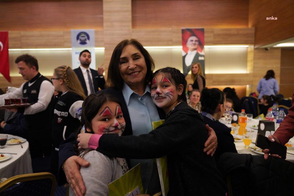 SELVİ KILIÇDAROĞLU: “TÜM ÇOCUKLARIN YETERLİ BESLENEBİLDİĞİ, SAĞLIKLI VE GÜVENDE OLDUĞU BİR GELECEĞİ KURACAĞIZ. KADINLARIN GÜCÜ, EMEĞİ VE ŞEFKATİYLE YAPACAĞIZ BUNU”