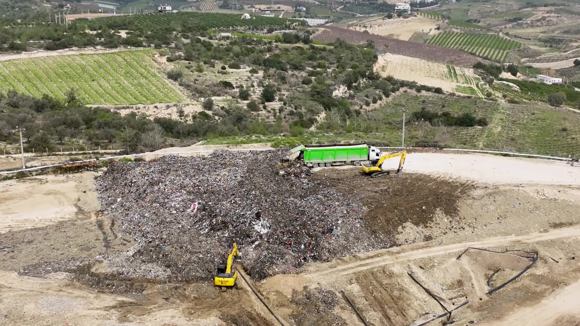 MERSİN BÜYÜKŞEHİR EKİPLERİ, 2019’DAN BUGÜNE KADAR 2,5 MİLYON TON ATIĞI BERTARAF ETTİ
