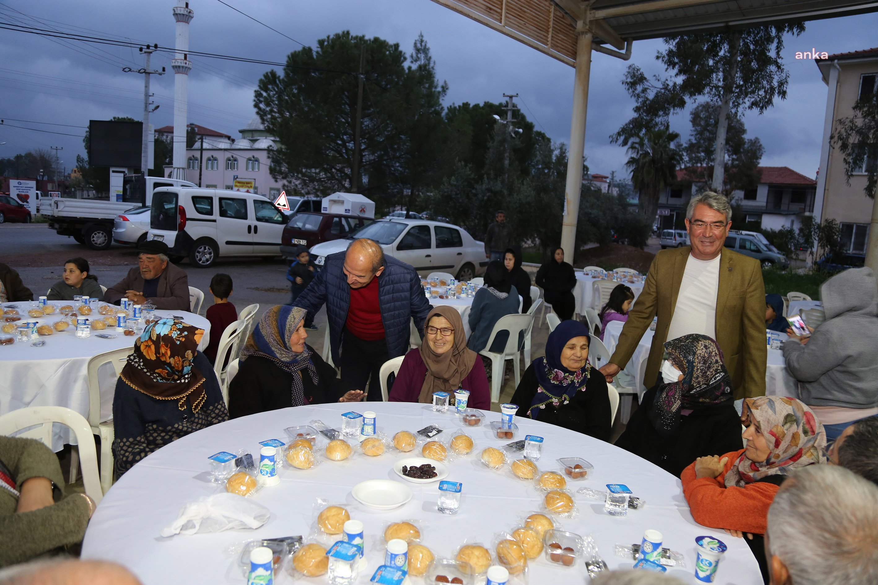 DÖŞEMEALTI BELEDİYESİ’NİN İFTAR SOFRASI ILICA MAHALLESİ’NDE KURULDU