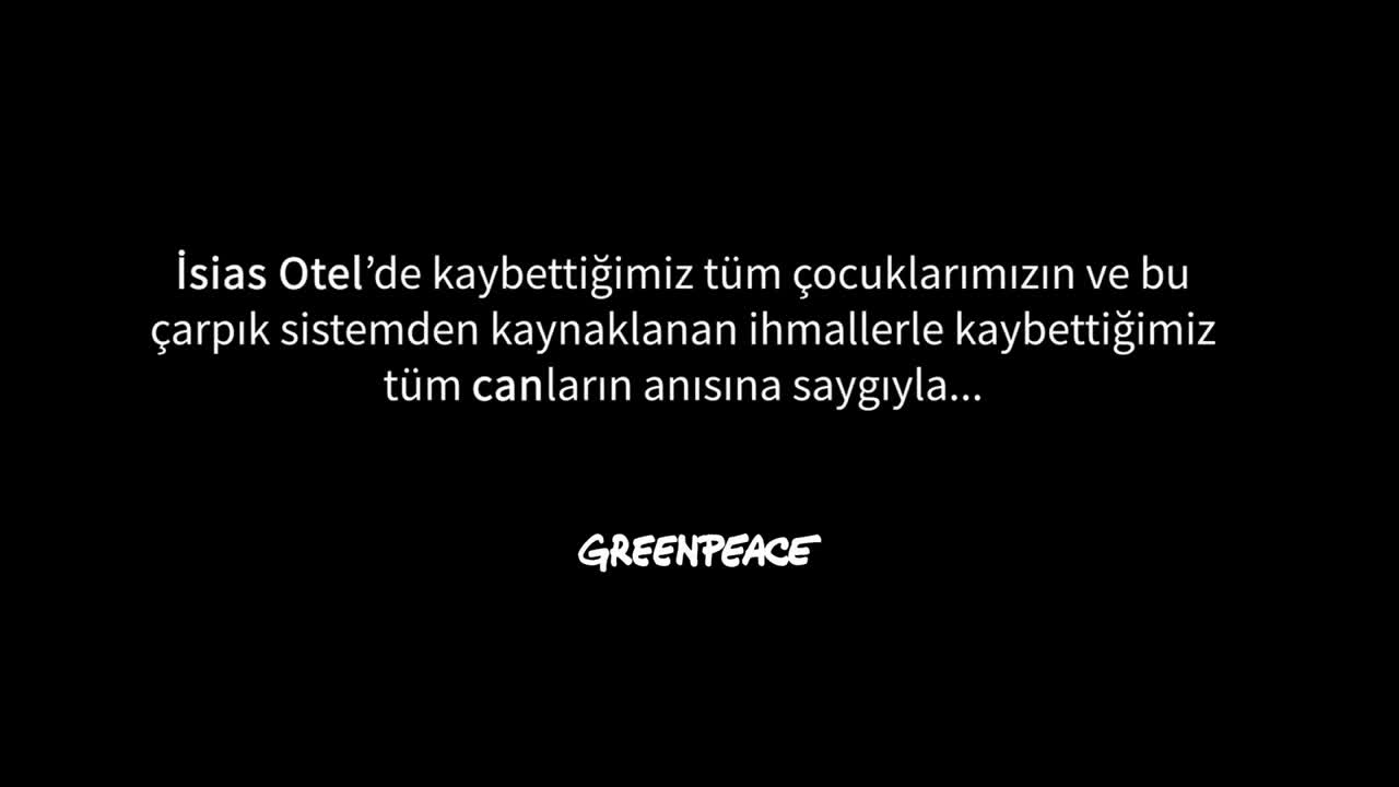 GREENPEACE, DEPREMDE YIKILAN İSİAS OTEL’İN ENKAZI ÖNÜNDEN “YEŞİL ADİL DÖNÜŞÜM SÖZLEŞMESİ’Nİ BİRLİKTE İMZALAYALIM” ÇAĞRISI YAPTI