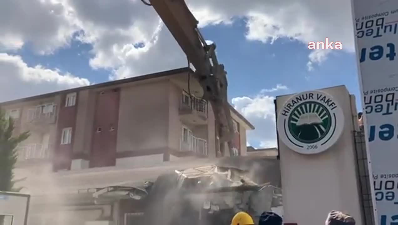 HİRANUR VAKFI’NIN KAÇAK BÖLÜMLERİNİN YIKIMINA MAHKEMEDEN YÜRÜTMEYİ DURDURMA KARARI