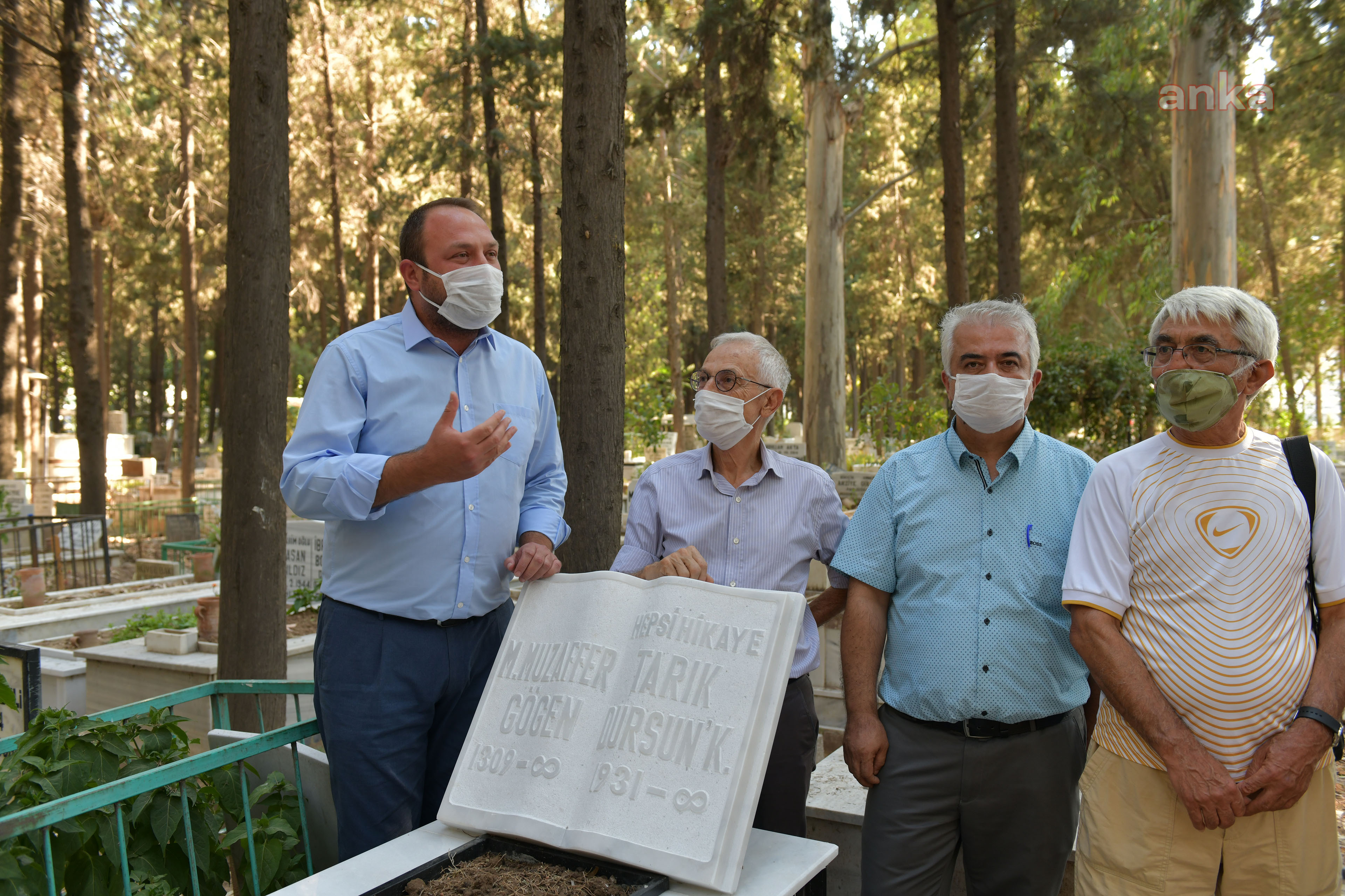 USTA EDEBİYATÇI TARIK DURSUN K., ÇİĞLİ'DE KABRİ BAŞINDA ANILDI