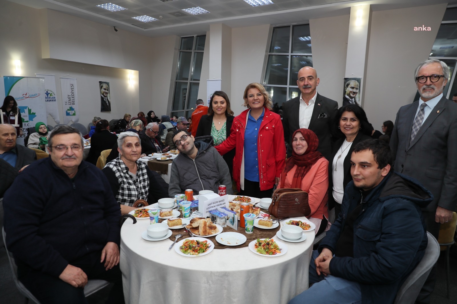 İZMİT BELEDİYE BAŞKANI HÜRRİYET, İFTARDA ENGELLİ DERNEKLERİYLE BULUŞTU