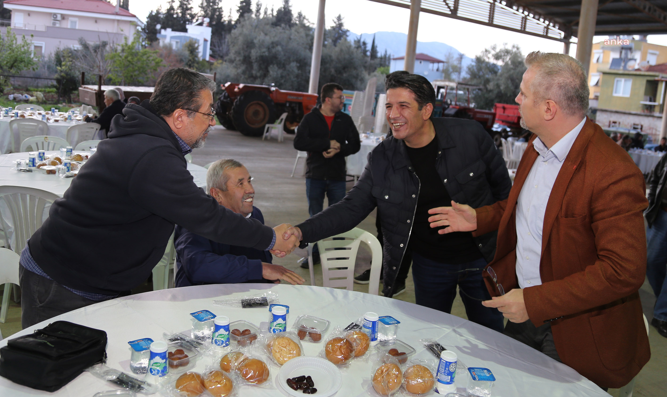 DÖŞEMEALTI BELEDİYESİ, İLÇE HALKINI İFTAR SOFRALARINDA BULUŞTURUYOR