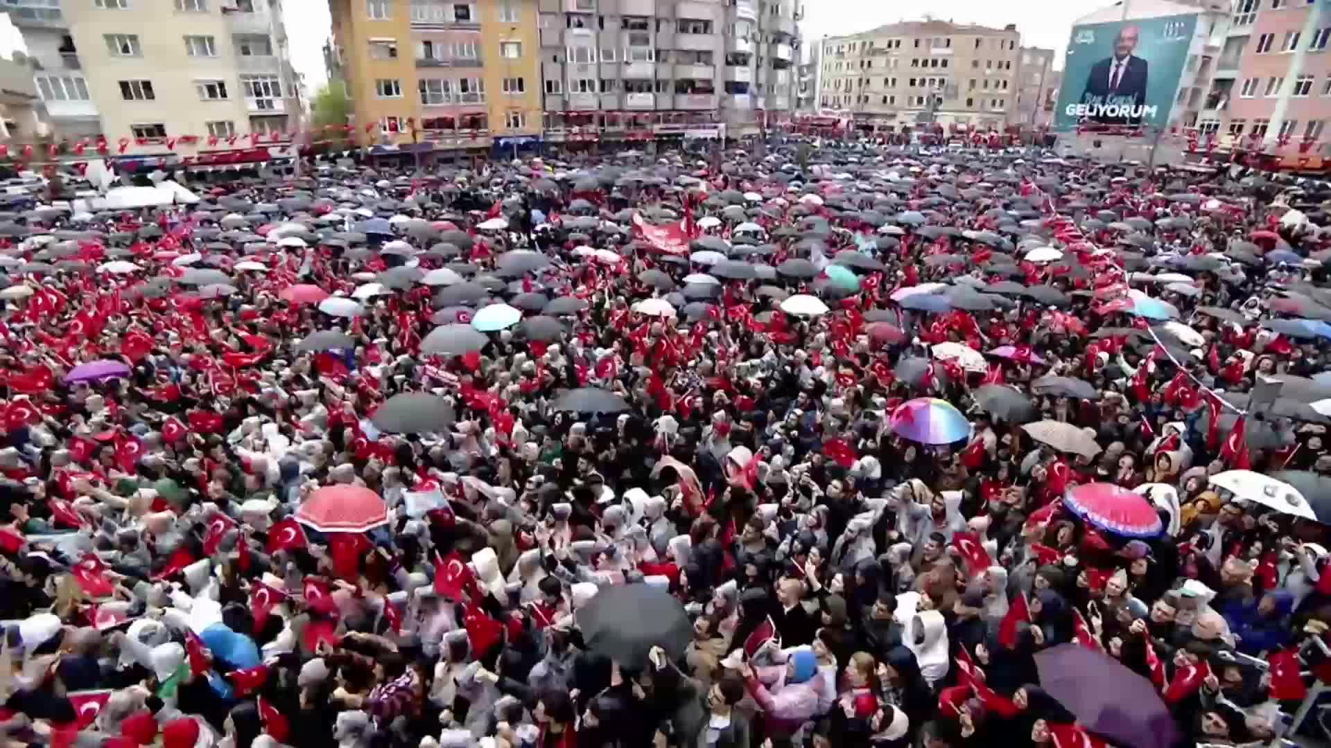 CUMHURBAŞKANI ADAYI KILIÇDAROĞLU, ÇANAKKALE’DE: “BU ÜLKENİN ÇIKARLARI İÇİN TEK ADAM REJİMİNE KARŞIYIZ. MİLLİ KURTULUŞ SAVAŞINI VEREN BİR ÜLKE BİR TEK KİŞİYE TESLİM EDİLEMEZ”