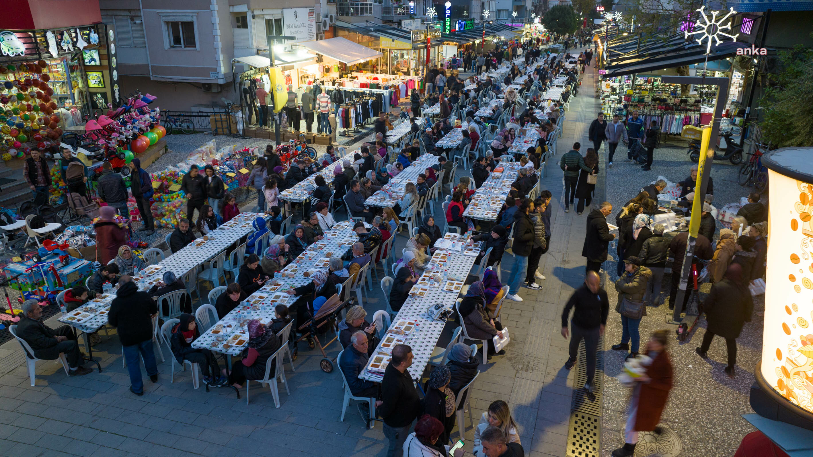 BUCA BELEDİYESİ’NDEN ŞİRİNYER FORBES CADDESİ’NDE İFTAR PROGRAMI