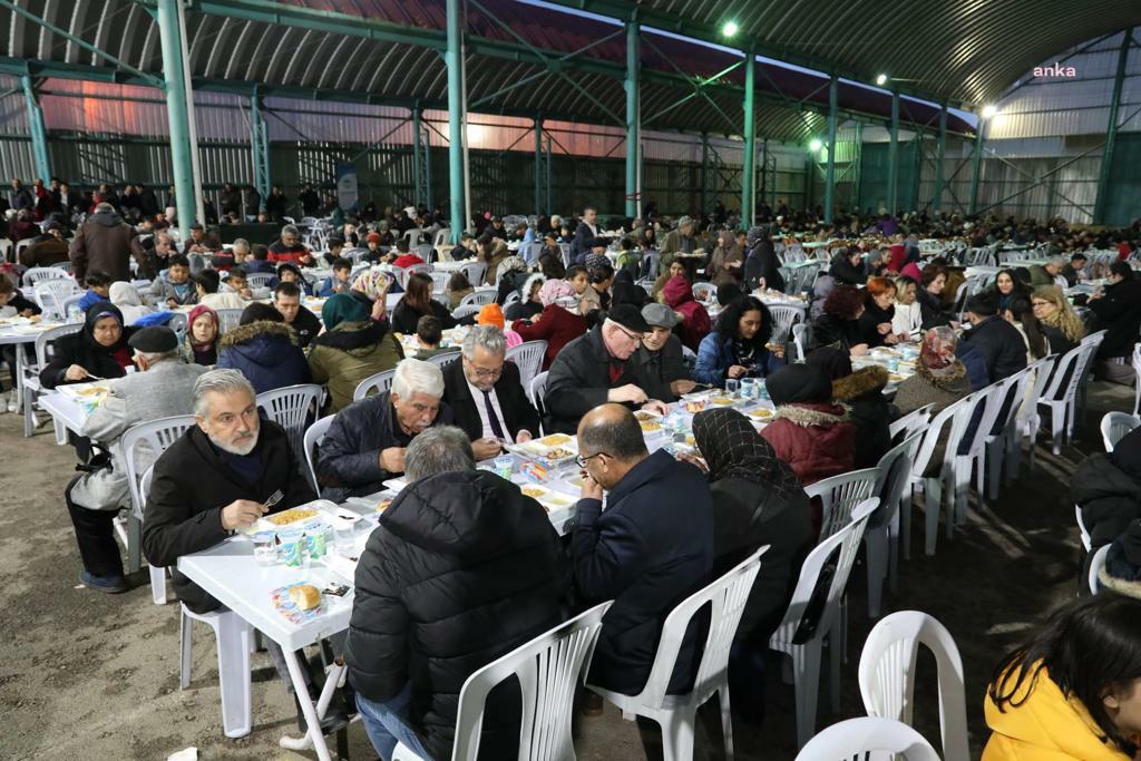 ODUNPAZARI BELEDİYESİ’NİN İFTAR SOFRASI GÜNDOĞDU MAHALLESİ’NDE KURULDU