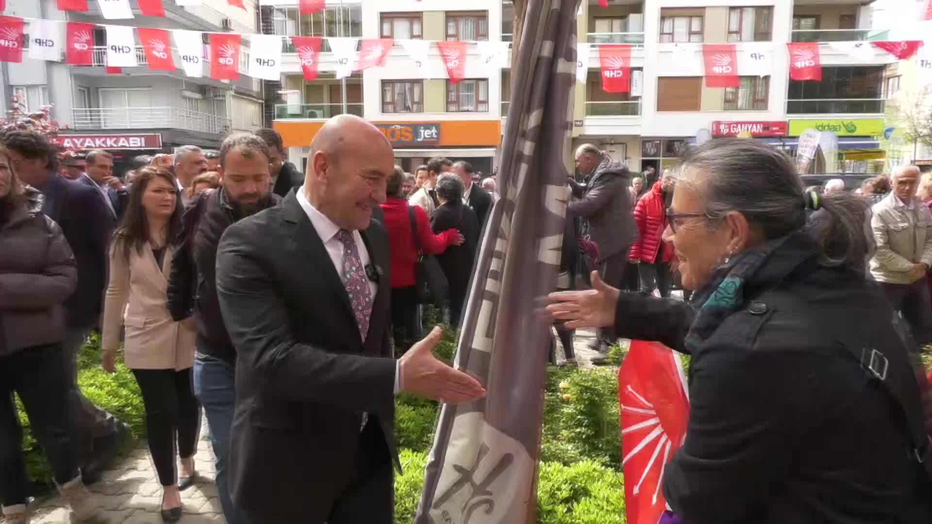 CHP, ÖDEMİŞ’TE KILIÇDAROĞLU’NUN SEÇİM OFİSİNİ AÇTI. CHP İZMİR İL BAŞKANI ASLANOĞLU: "BİZİ BÖLMEYE ÇALIŞIYORLAR AMA TOPLUMUN BİRLEŞMEYE İHTİYACI VAR"