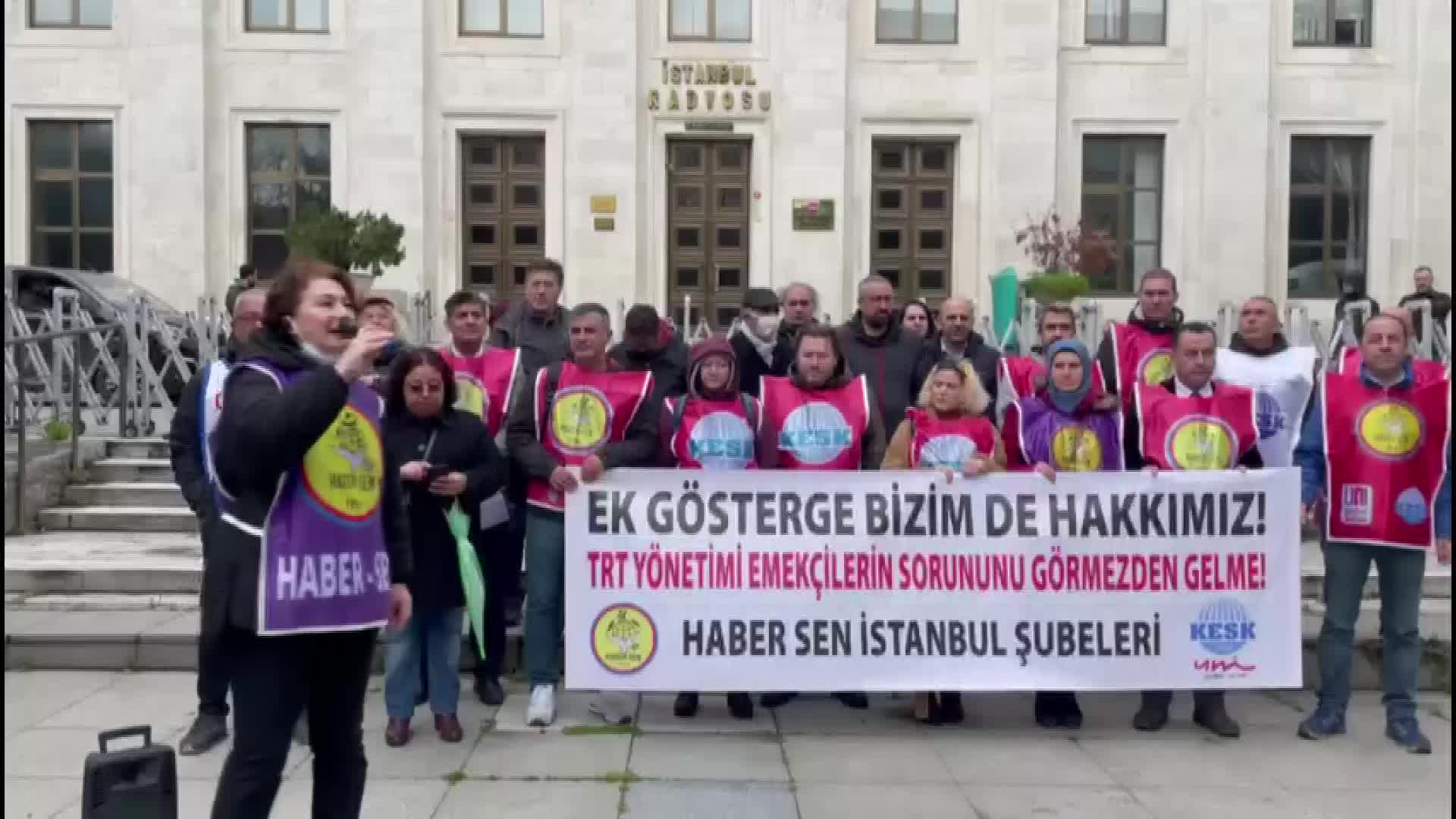 TRT ÇALIŞANLARI VE EMEKLİLERİNDEN EK GÖSTERGE PROTESTOSU: "TRT YÖNETİMİ CAMDAN BAKMA, SORUNU ÇÖZ"