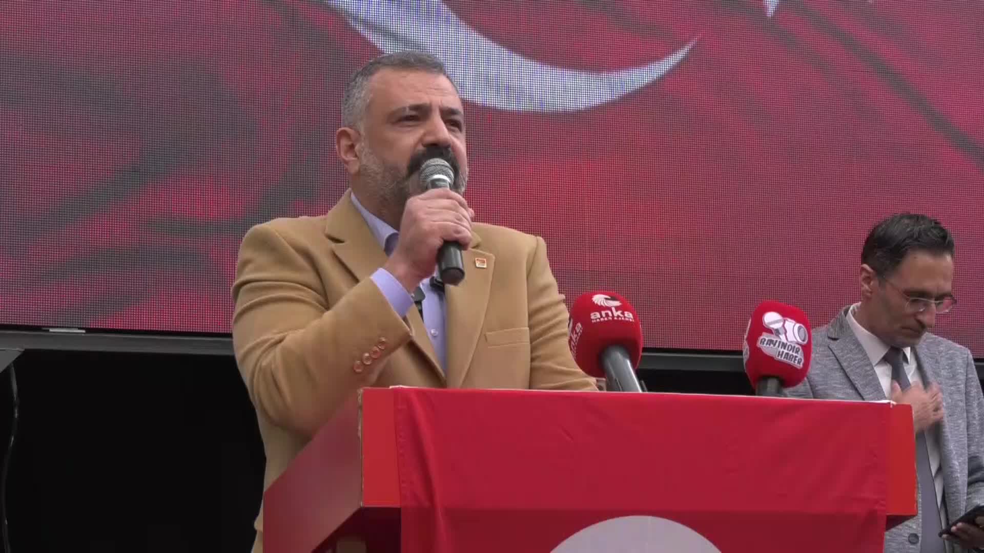 CHP, İZMİR BAYINDIR’DA SEÇİM OFİSİNİ AÇTI. MİLLETVEKİLİ ADAYI SALİH UZUN: “MİLLET SİZE 21 YILINI VERDİ, SİZ BU MİLLETE NE VERDİNİZ?”